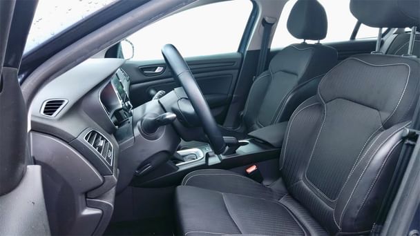 Renault Mégane Estate Louez la Renault Mégane Estate DCI – Spacieuse, Confortable & Économique à Bordeaux ! avec GPS