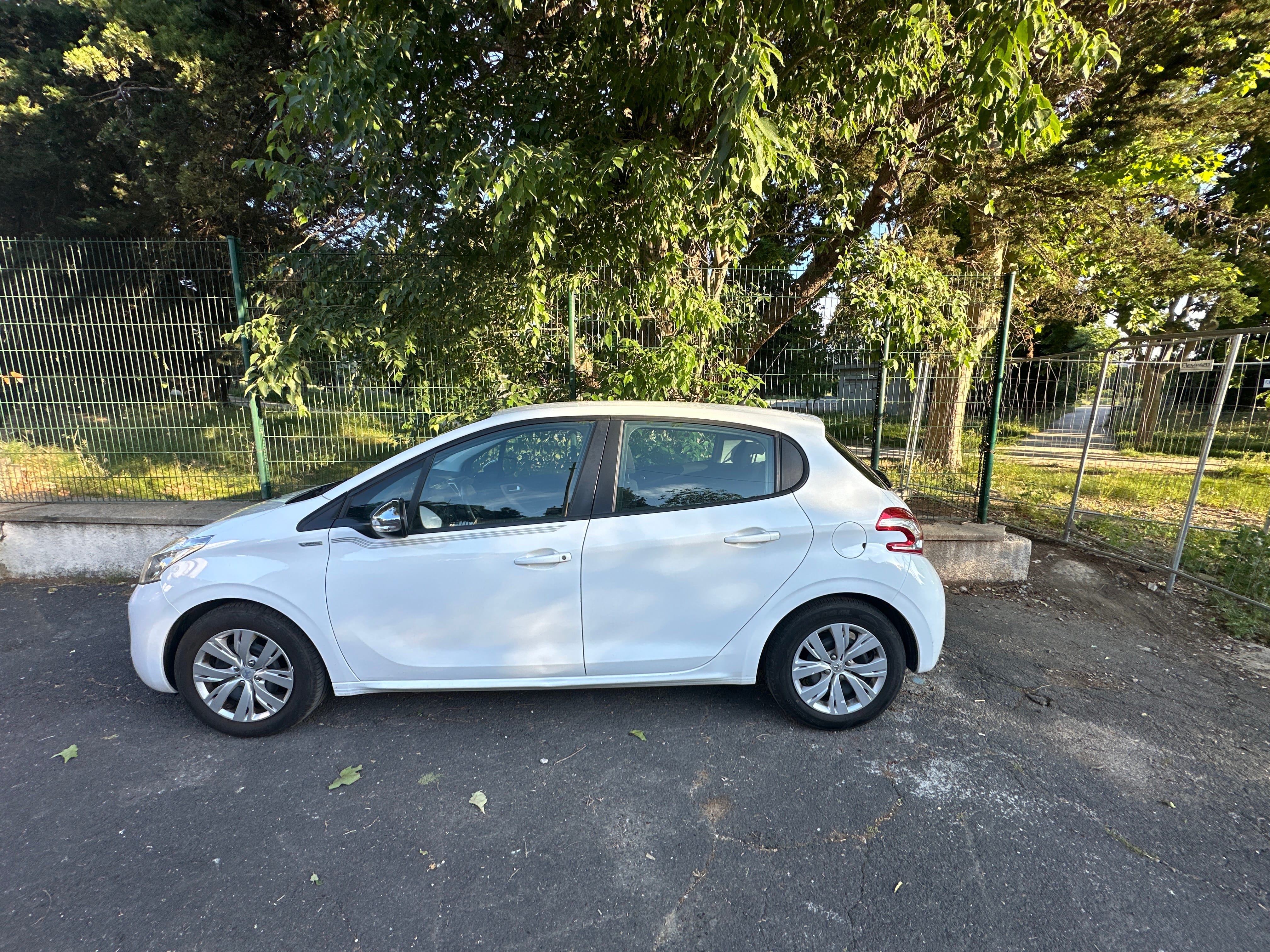 Peugeot 208 Essence avec Climatisation