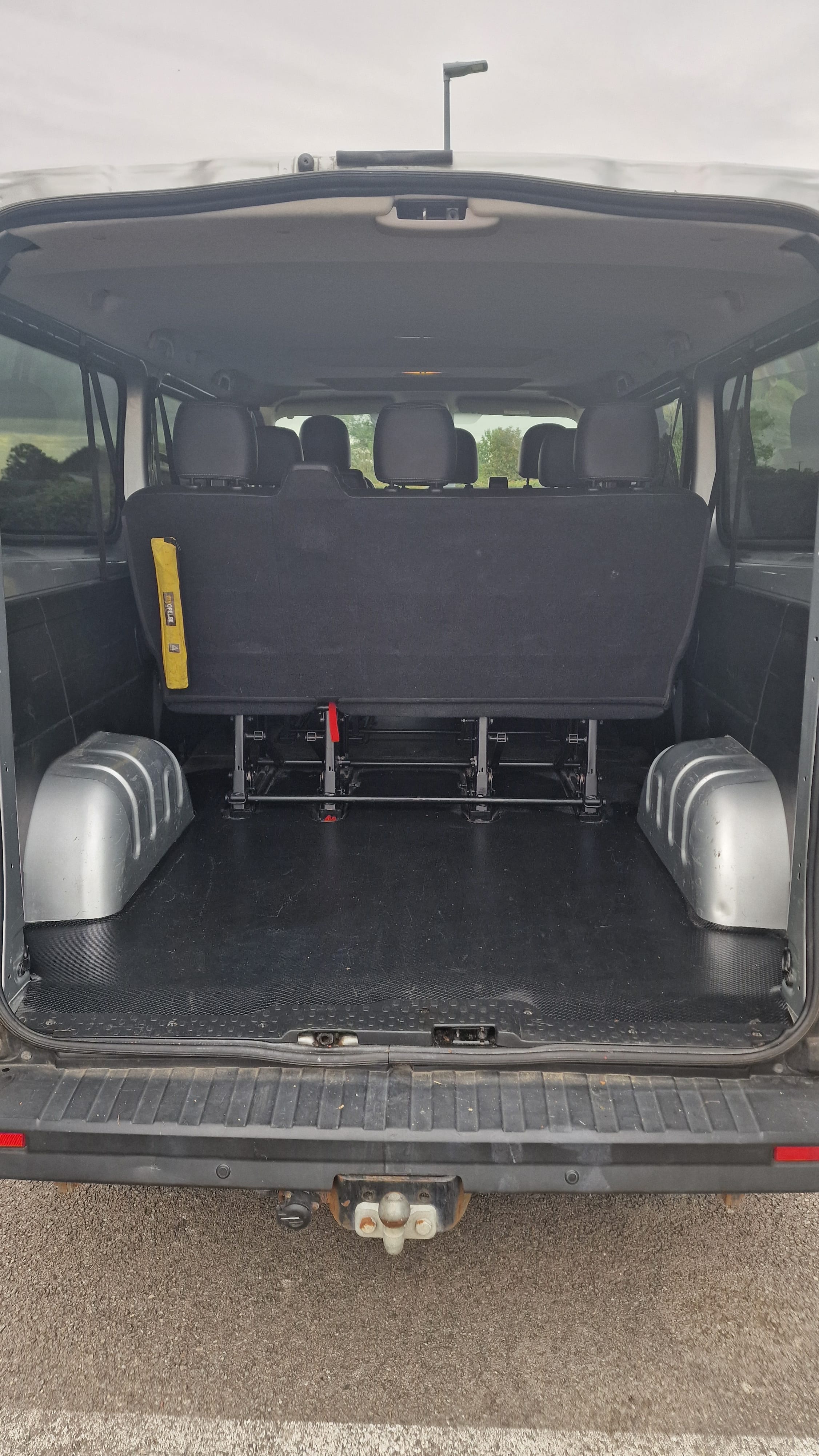 Opel Vivaro Combi 1.9 avec Chaines