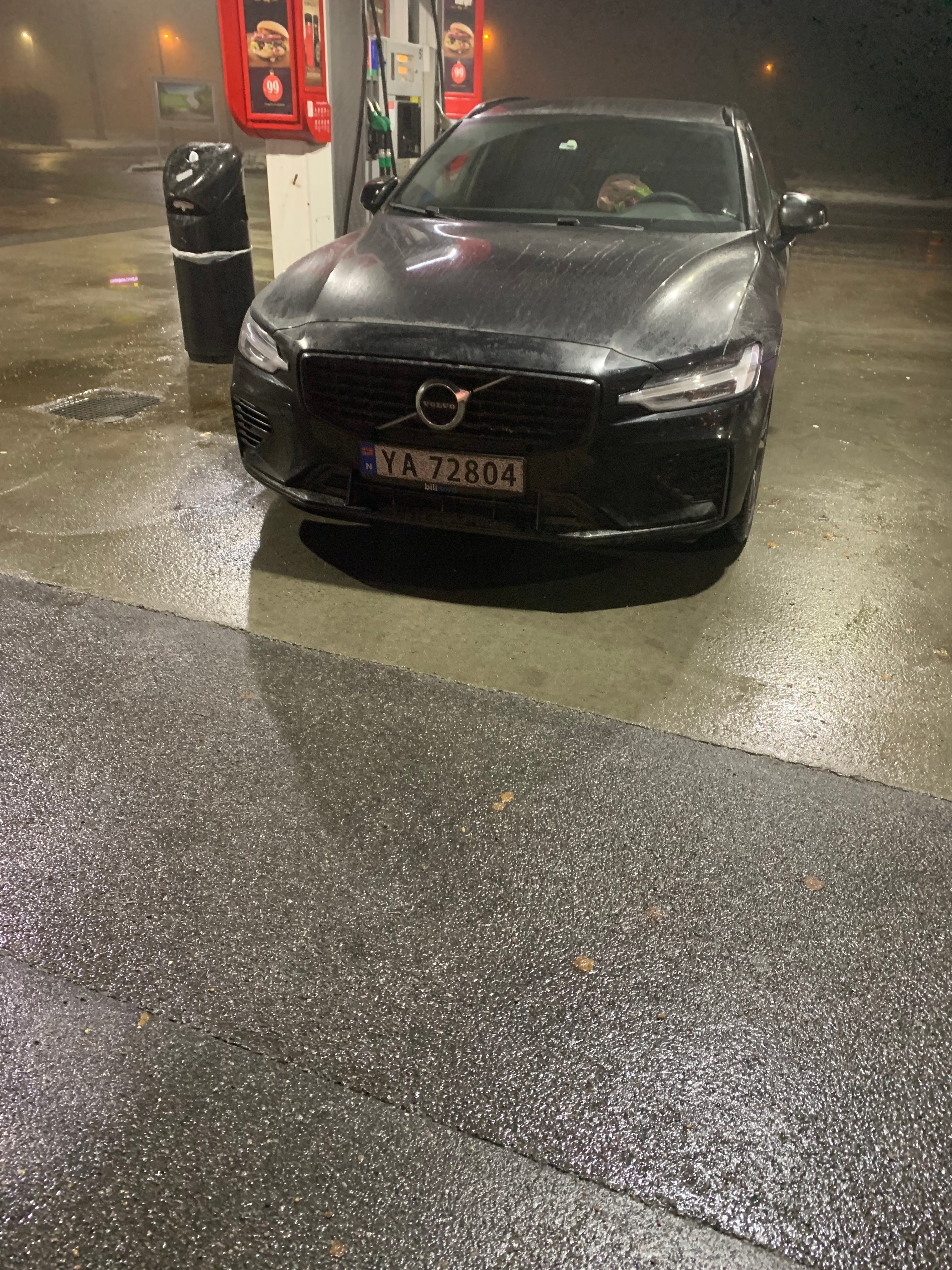 Volvo V60 Plug-in Hybrid, 2021, Blyfri 98 / Elektrisk (hybrid), automatisk