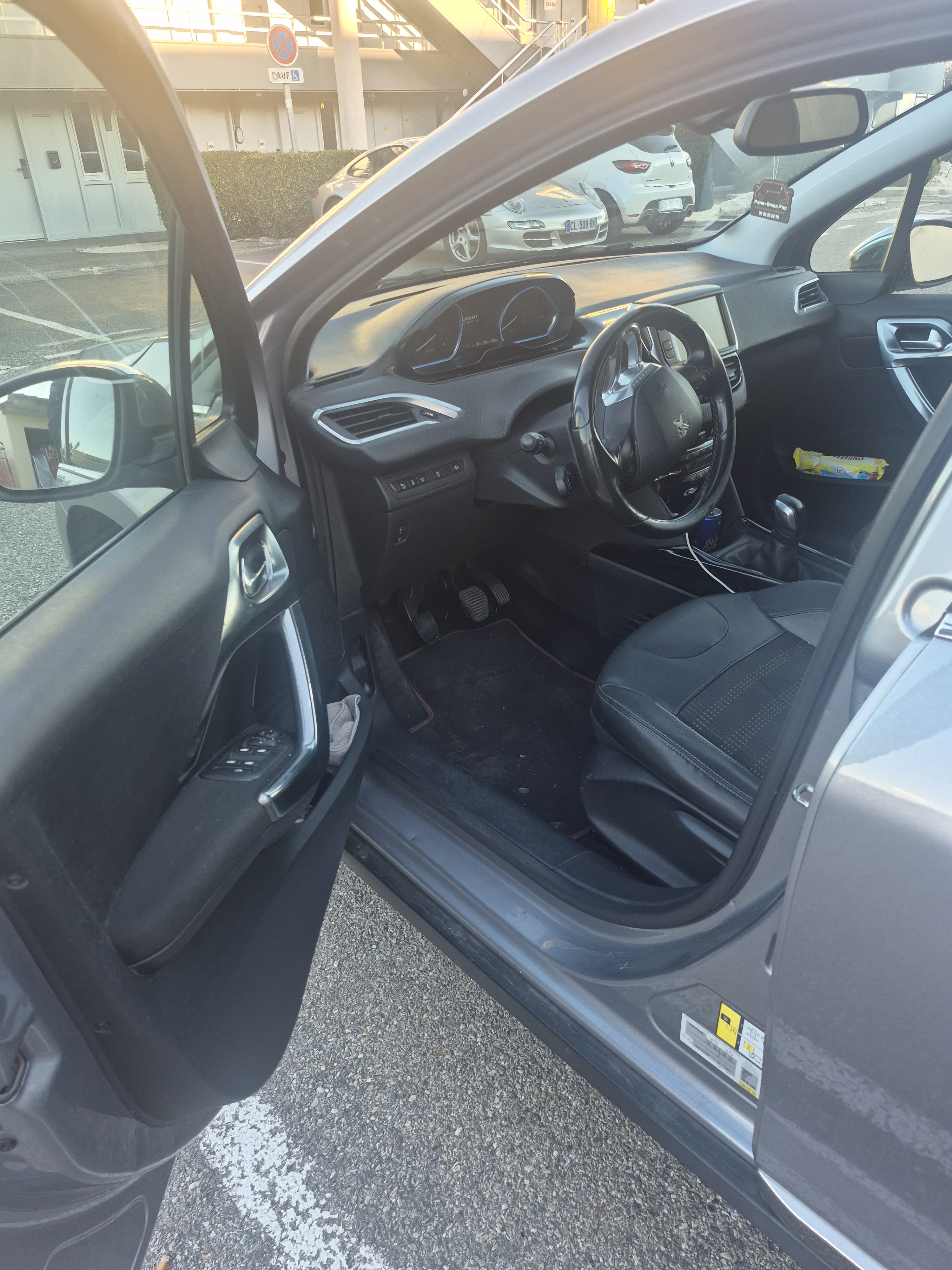 Peugeot 2008 con Silla infantil