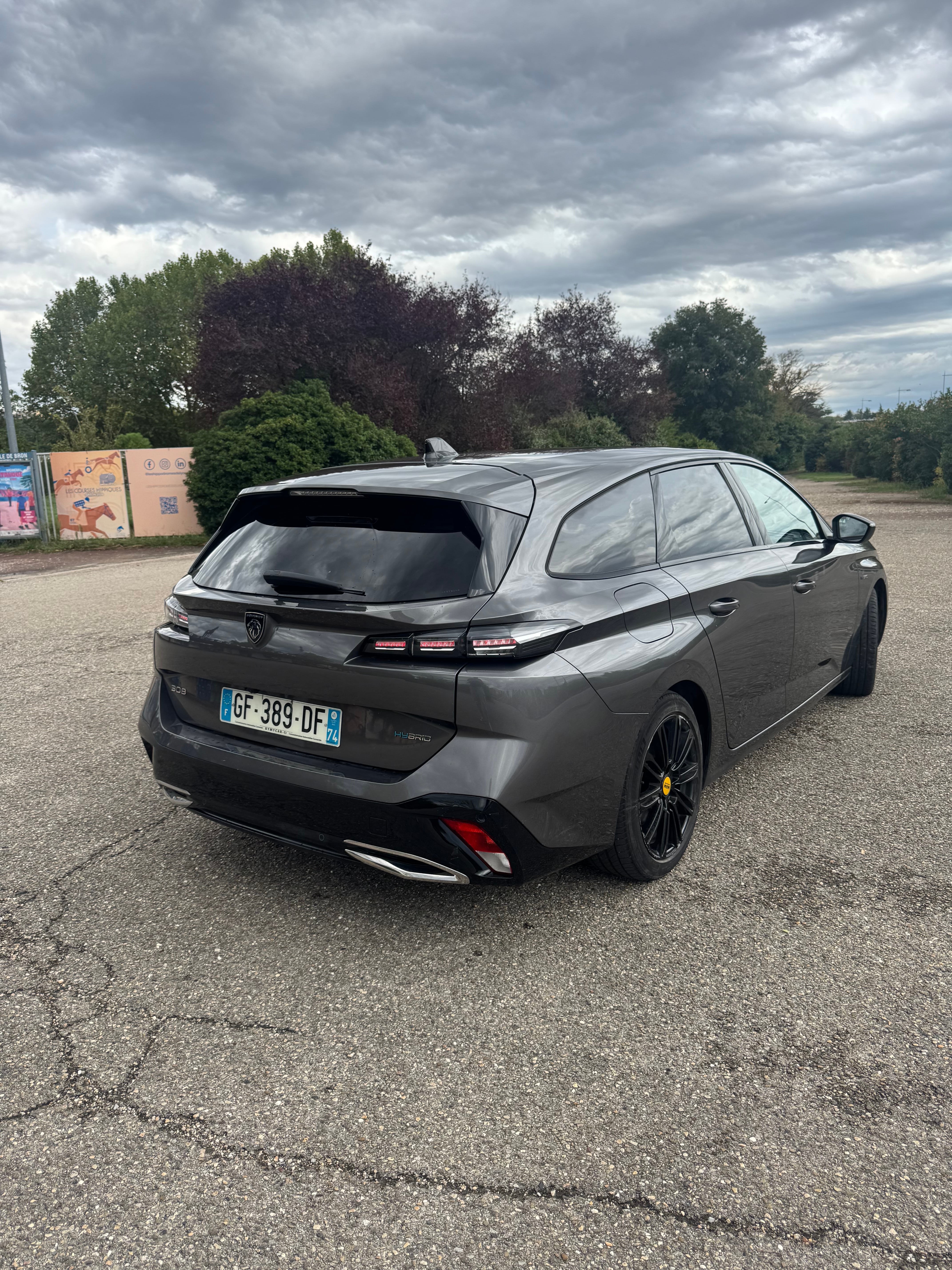 Peugeot 308 SW, 2022, Essence 95 / Électrique (hybride), automatique