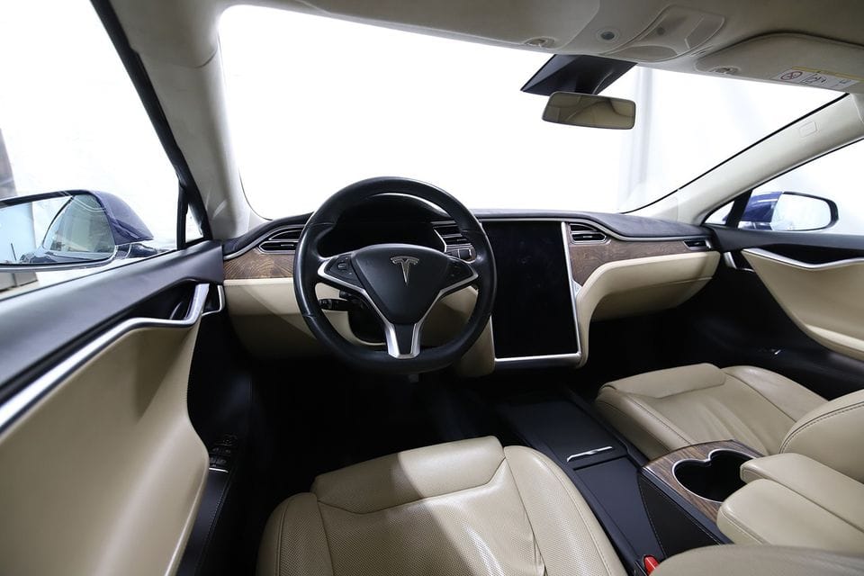 Tesla Model S med Cruisekontroll