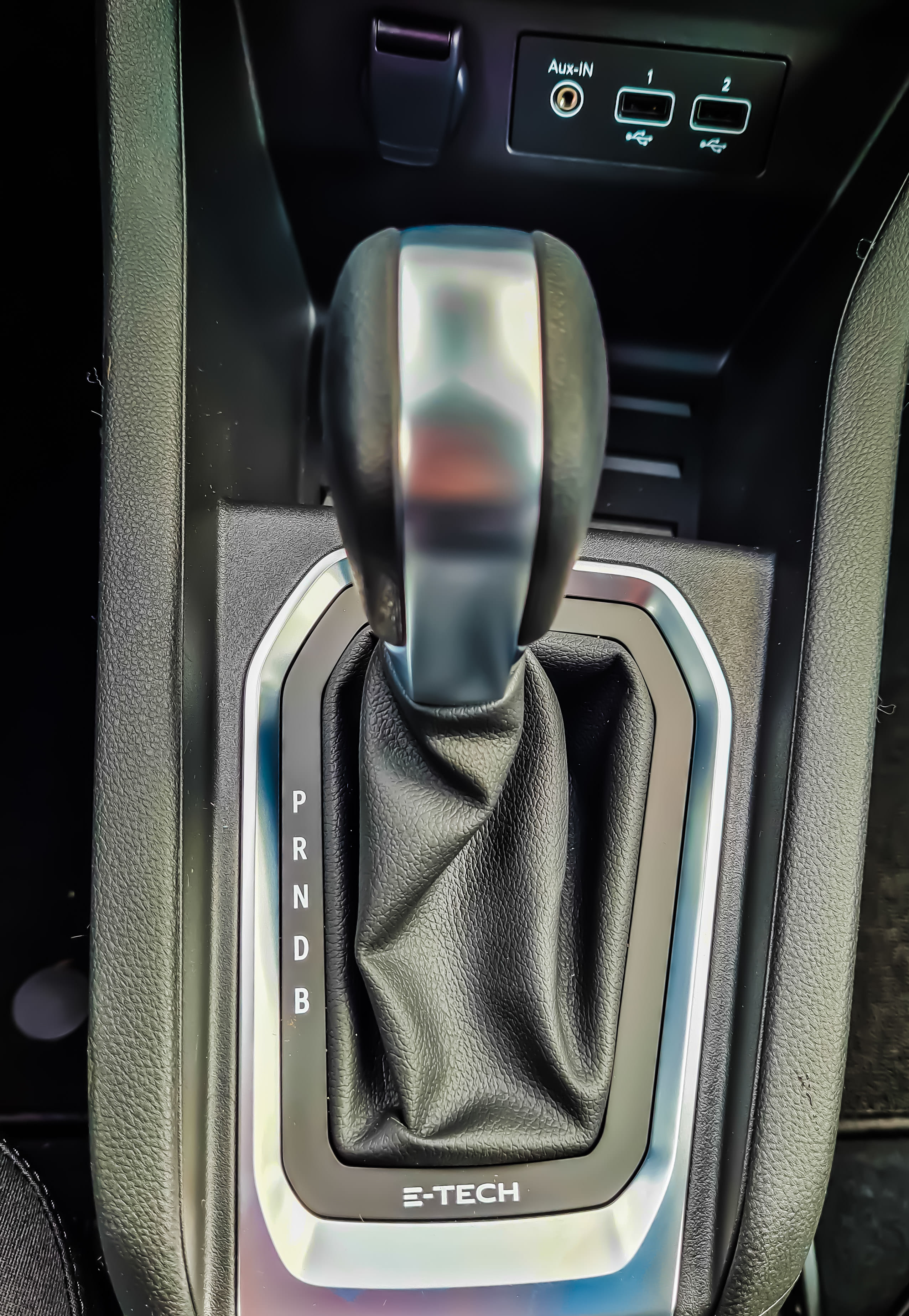 Renault Clio E-tech HYBRIDE 140ch (FY952) (Clim, USB, GPS, Radar recul, Connectivité Smartphone, ...) avec Android Auto