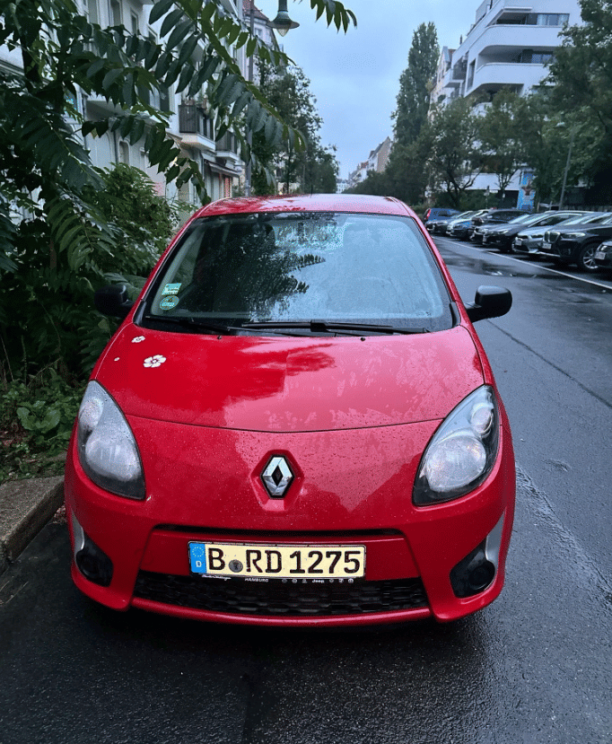 Renault Twingo - roter Flitzer con Neumáticos de invierno