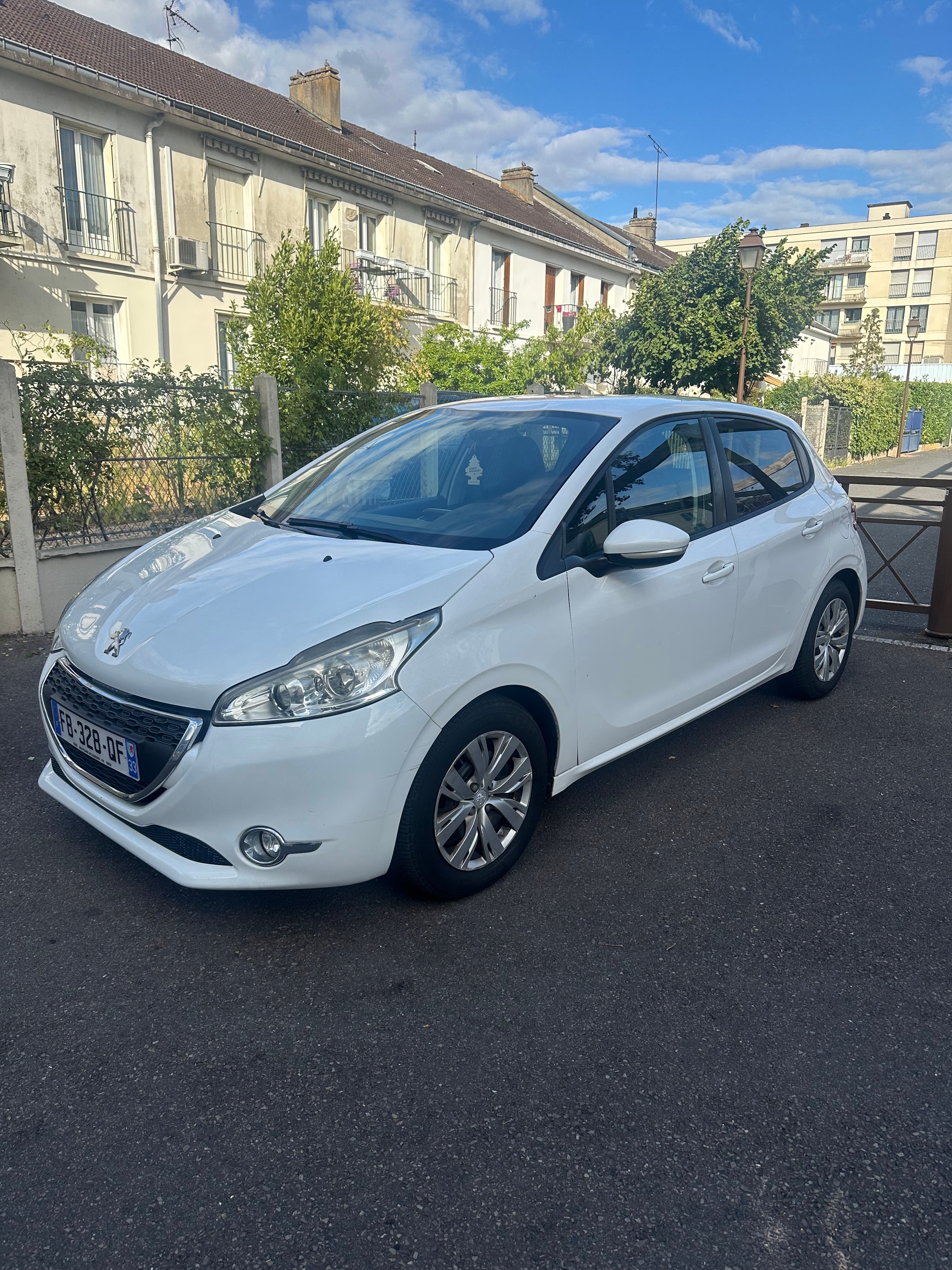 Peugeot 208, 2012, Essence 95