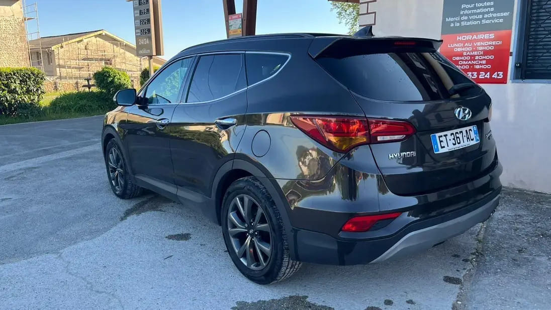 Hyundai Santa Fe with Air conditioning