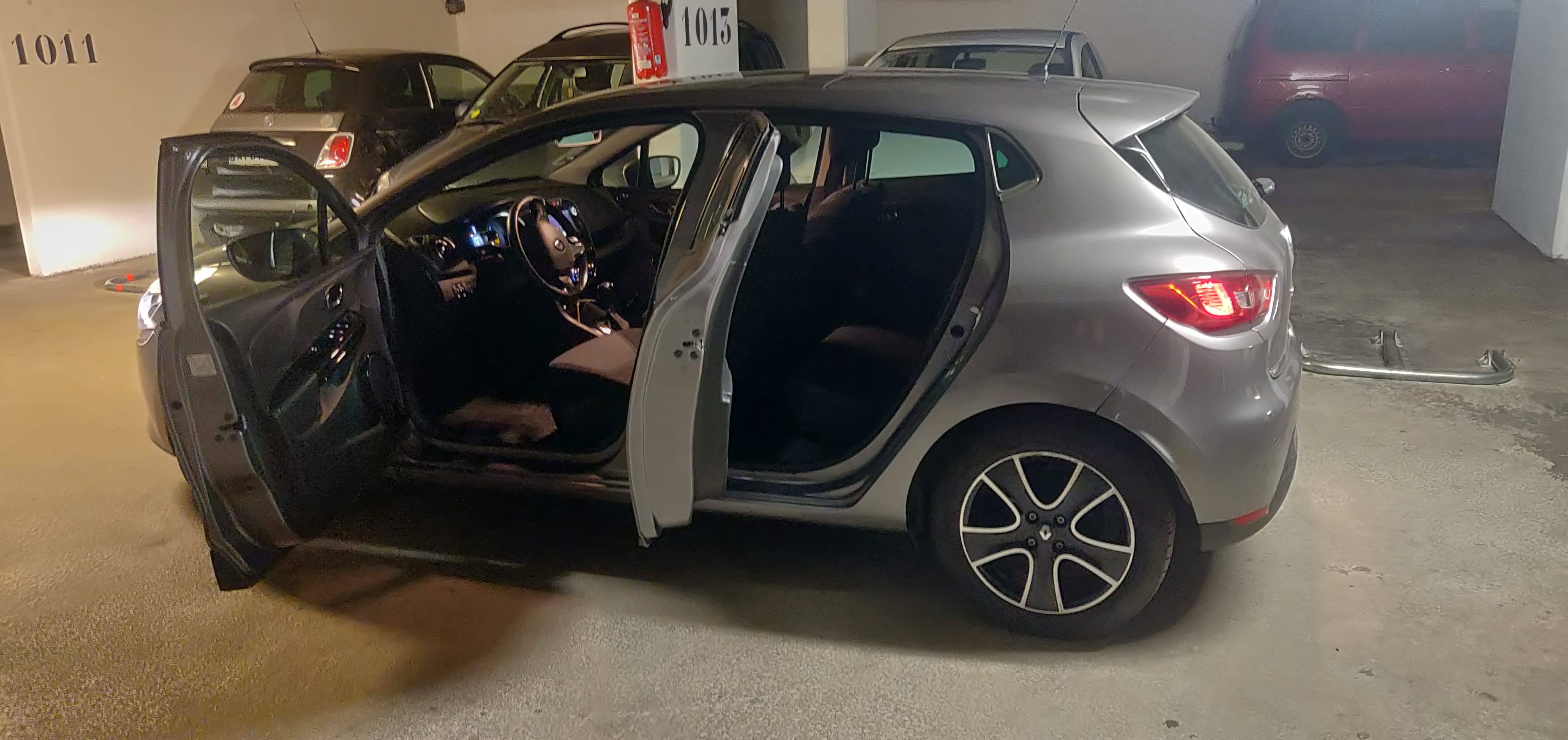 Renault Clio DK629KJ avec Audio Bluetooth