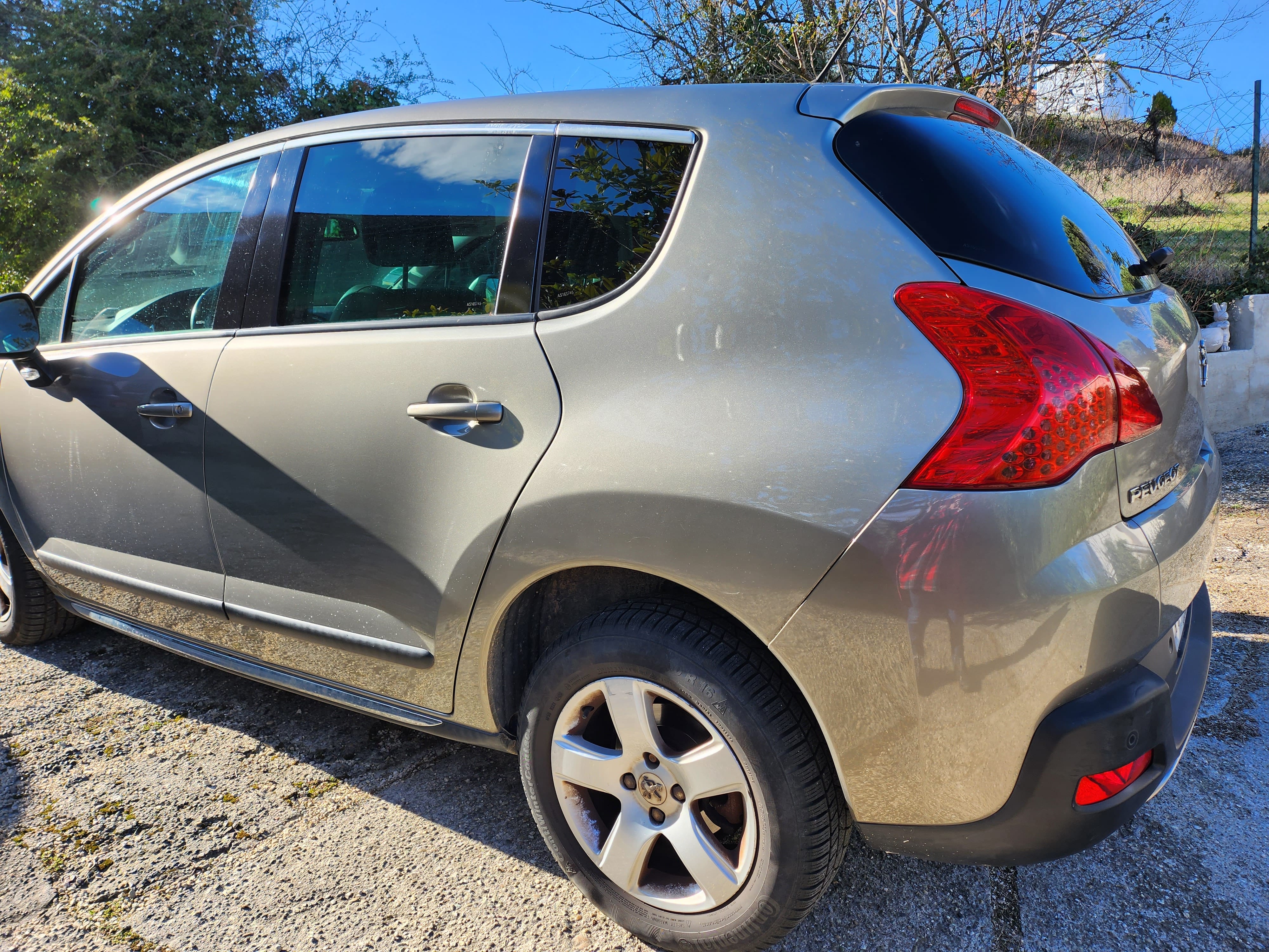 Peugeot 3008 féline 1,6l 6cv, boîte automatique, régulateur vitesse, rayures carrosserie par endroits avec Régulateur de vitesse