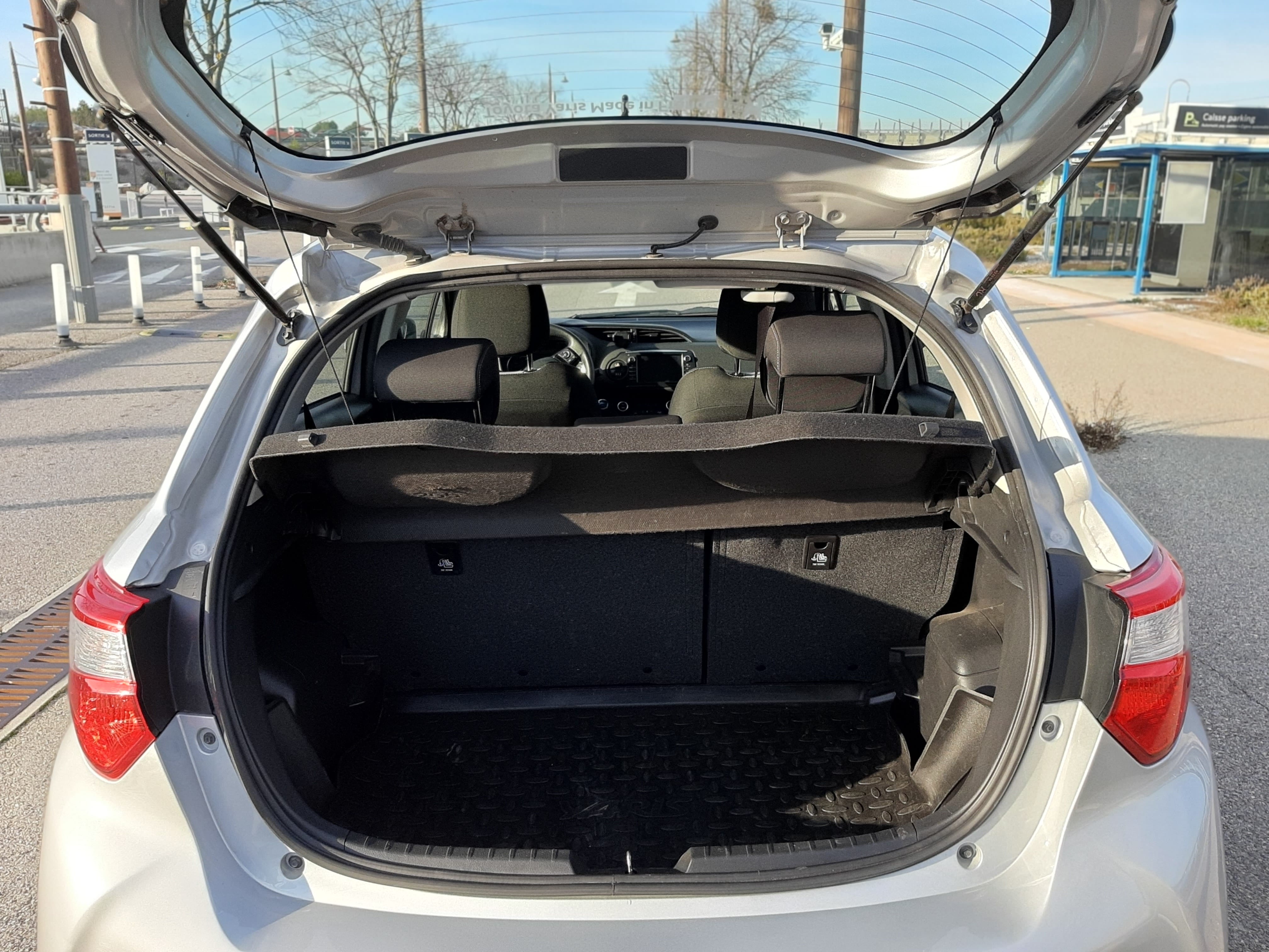 Toyota Yaris Hybride avec Siège bébé