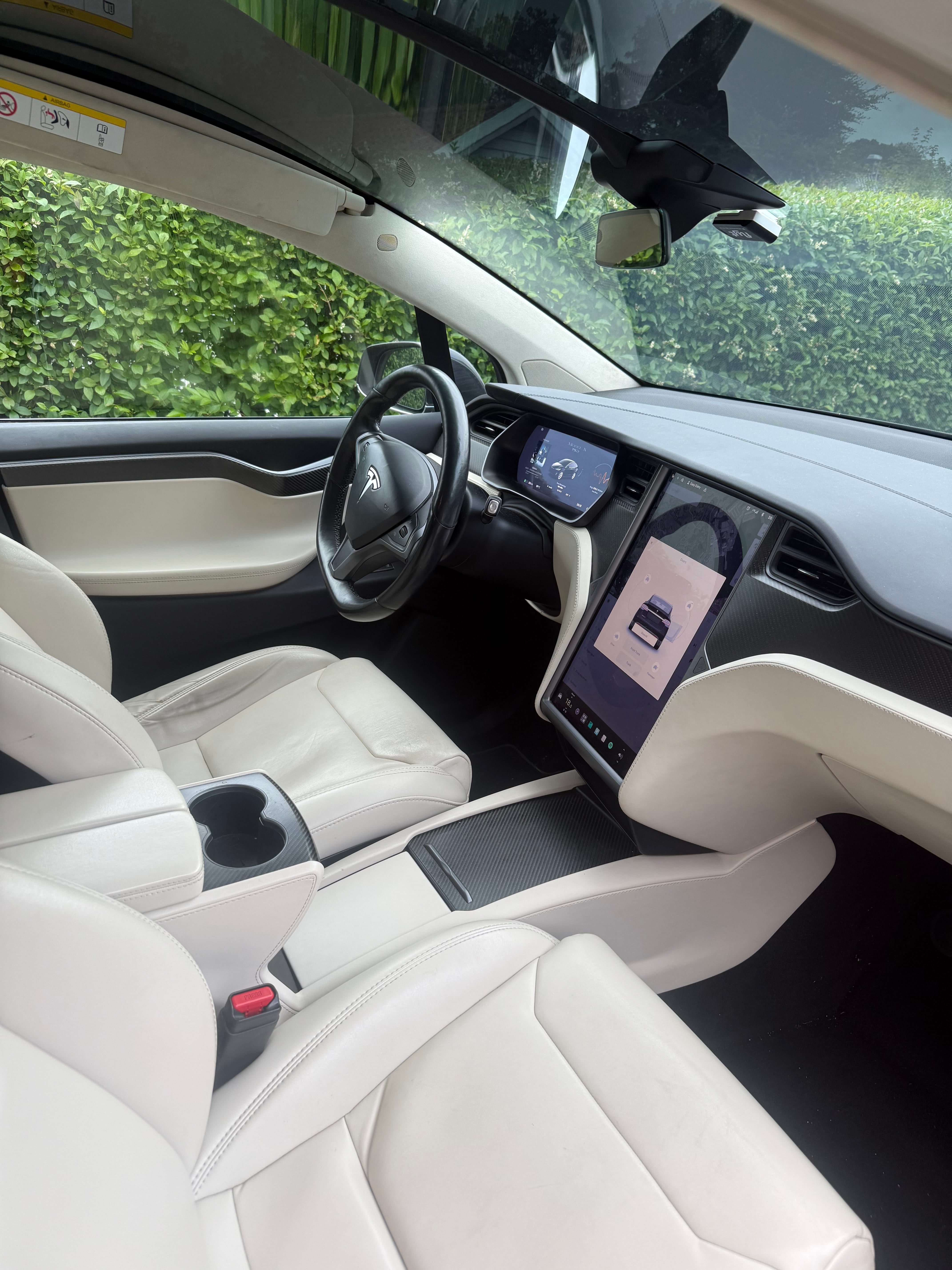 Tesla Model X med Ryggekamera
