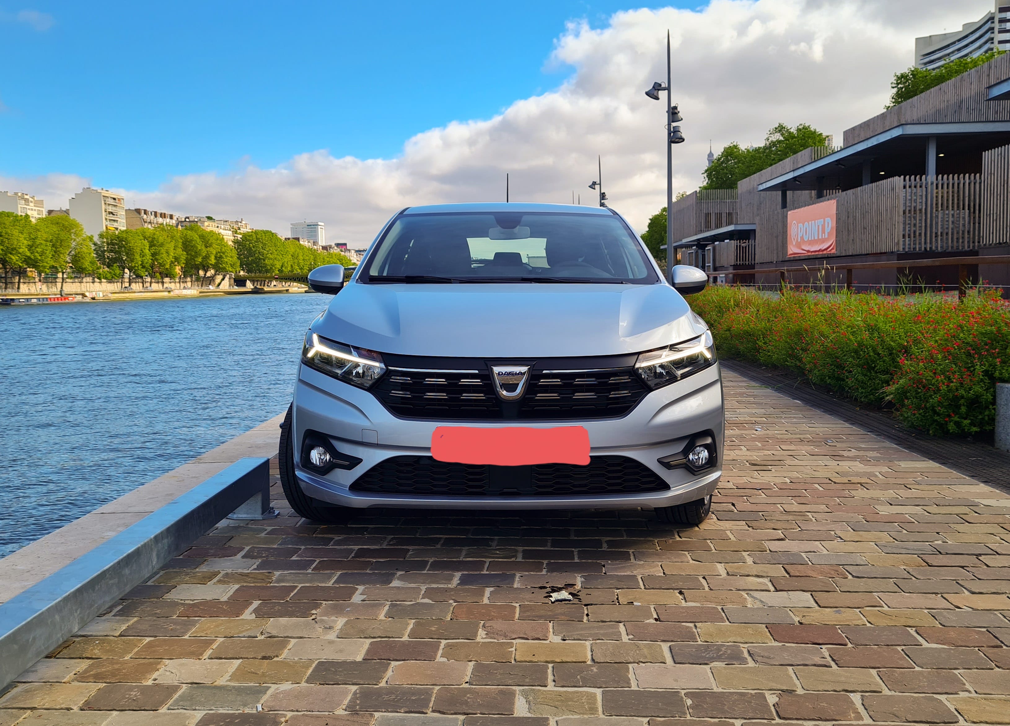 Dacia Sandero Confort (FZ346) (Clim, USB, Bluetooth, ...) # mit Bluetooth-Audio