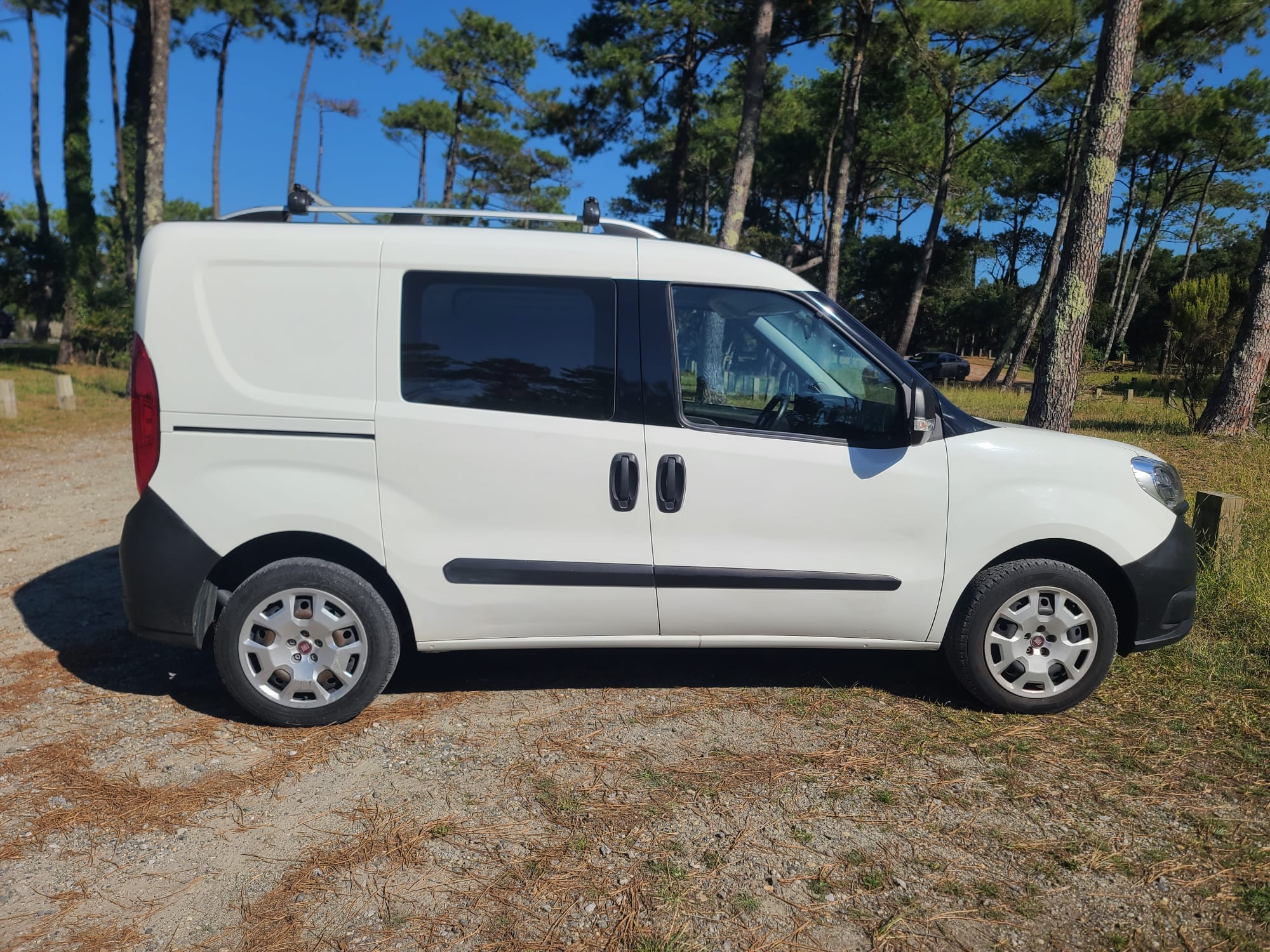Fiat Doblo Cargo Utilitaire/Van aménagé avec Audio Bluetooth