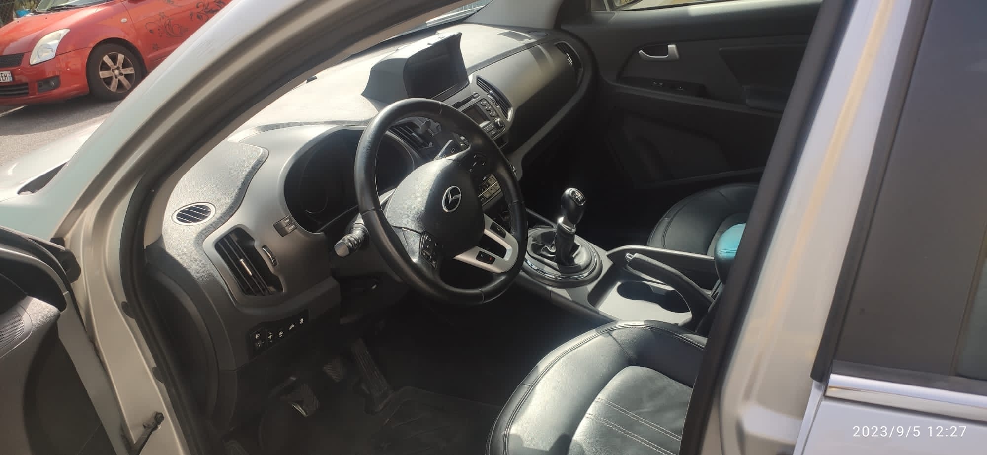 Kia Sportage Premium - intérieur cuir - toit ouvrant panoramique avec Audio Bluetooth