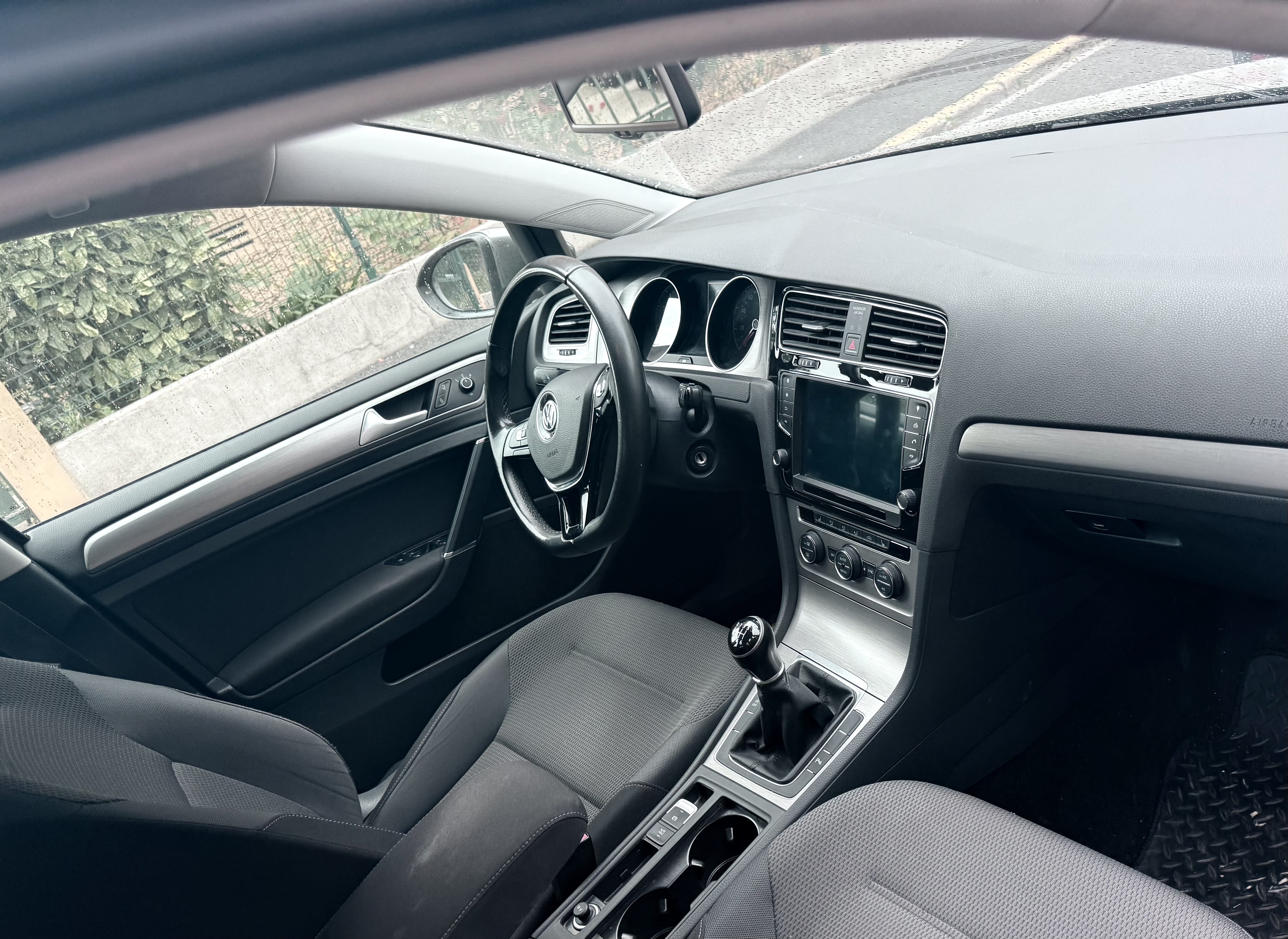 Volkswagen Golf 125 ch CarPlay Android auto camera recul avec Apple CarPlay