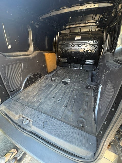 Ford Transit Connect avec Autoradio