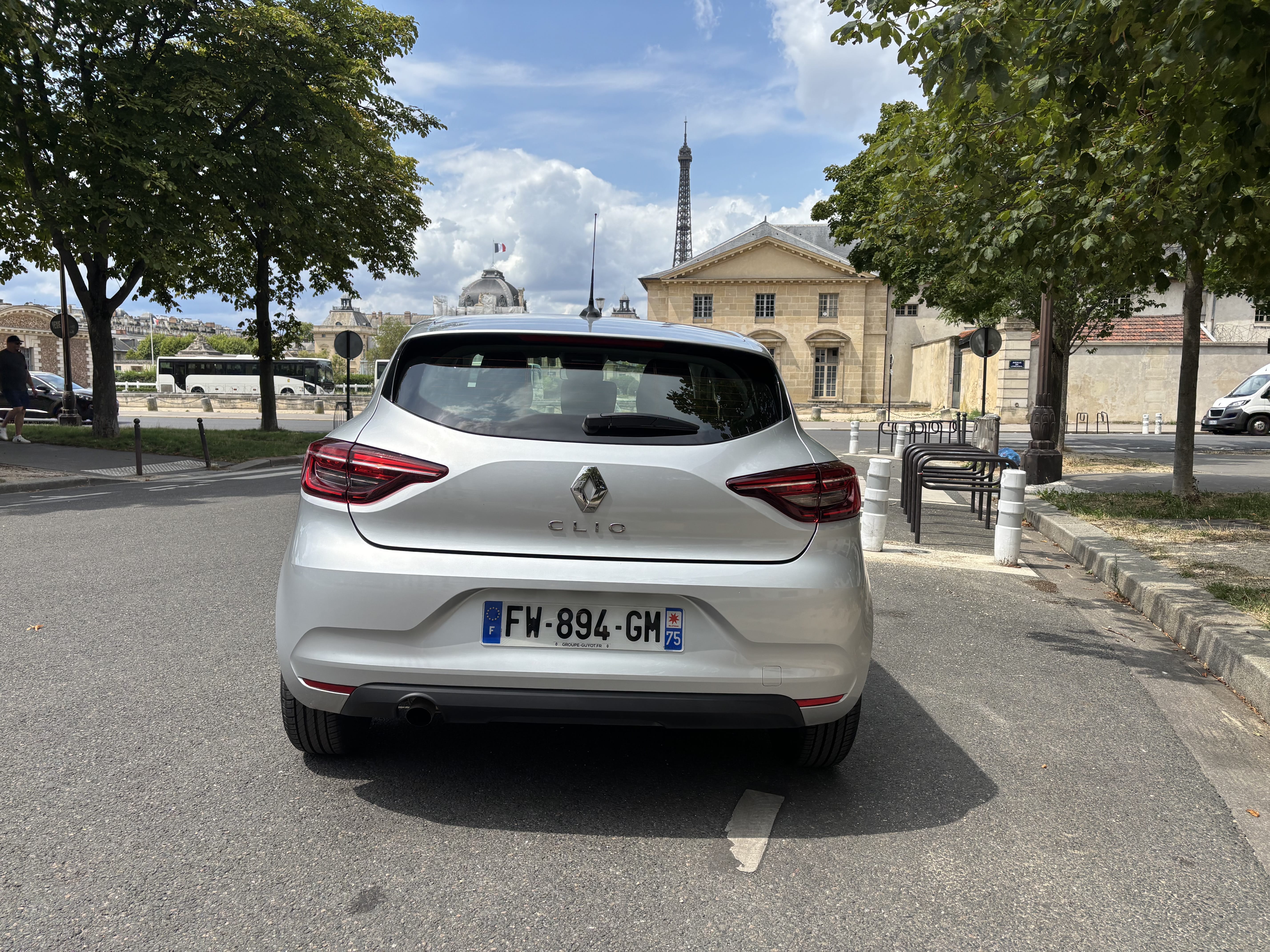 Renault Clio Montparnasse / Métro plaisances /90cv / Bluetooth avec GPS