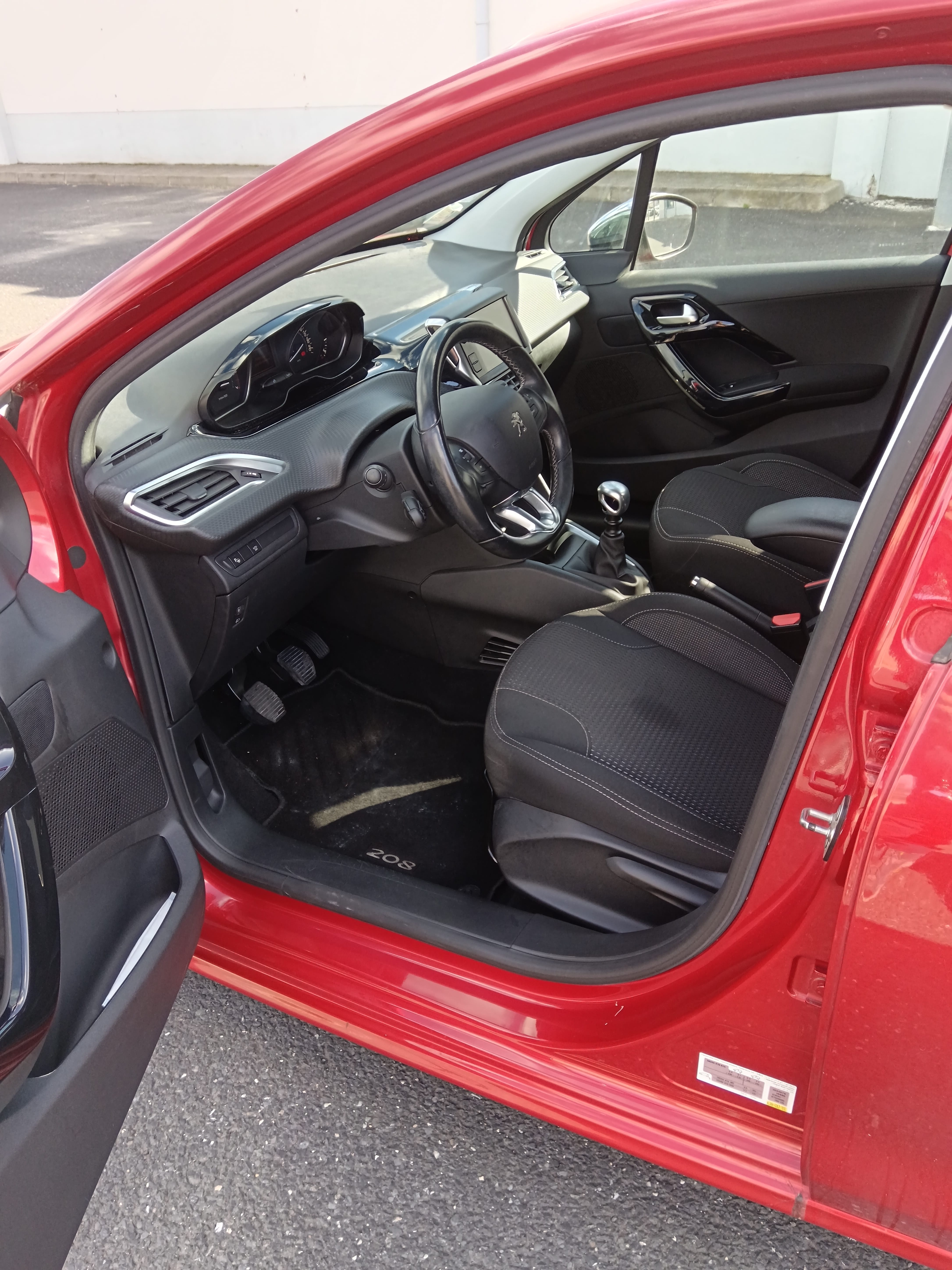 Peugeot 208 1,2 essence 110 Hp Tech Edition avec Climatisation