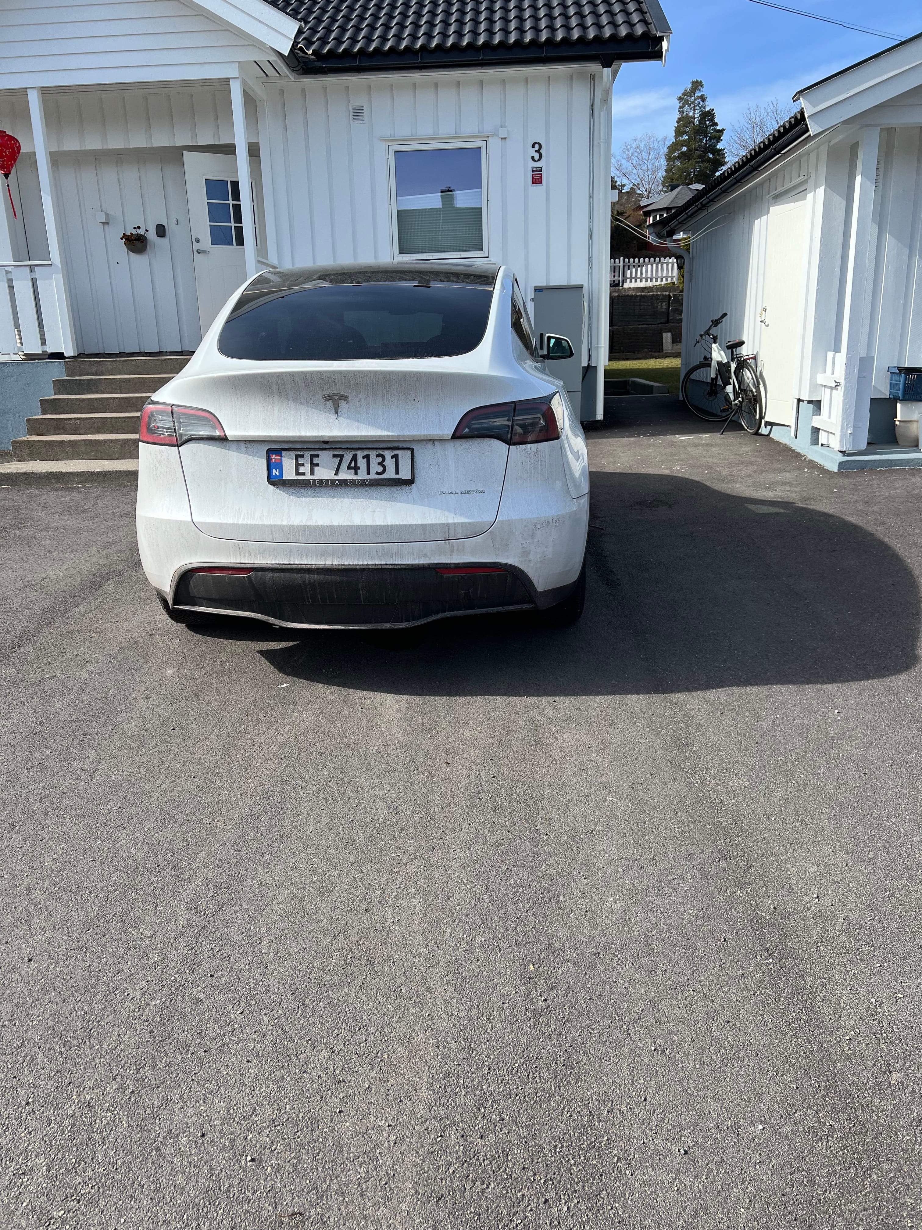 Tesla Model Y med GPS