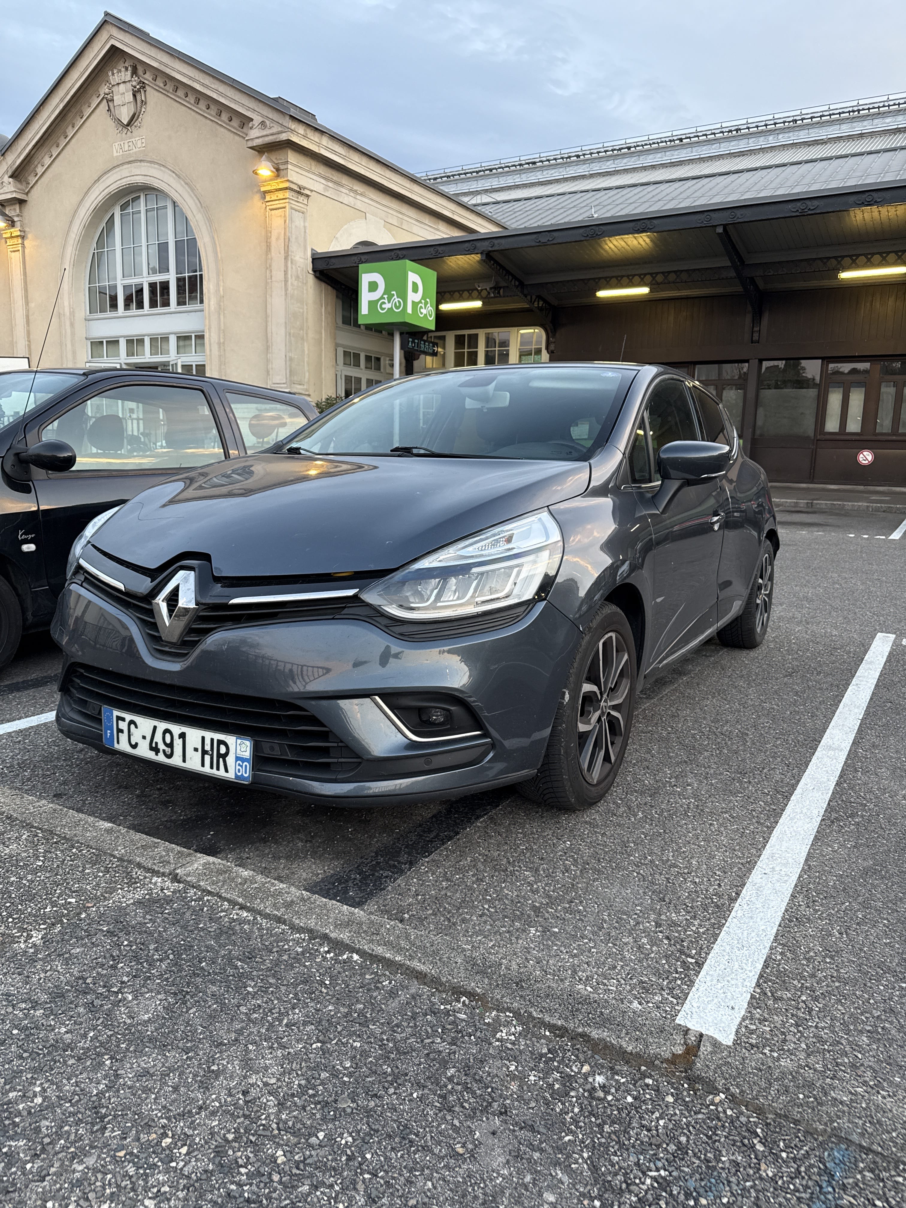 Renault Clio FC491HR avec Entrée audio / iPod