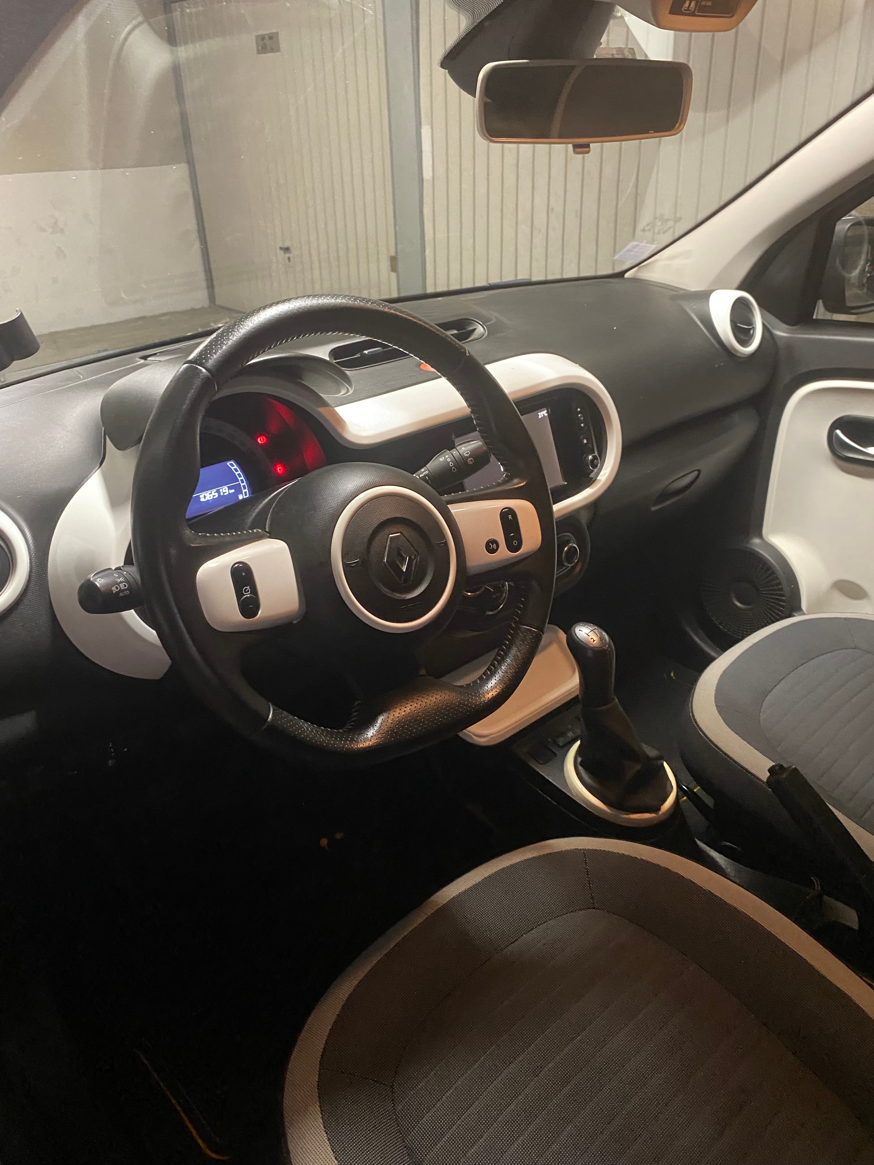 Renault Twingo with Cruise control