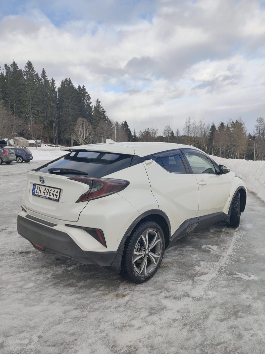 Toyota C-HR Hybrid med Aircondition