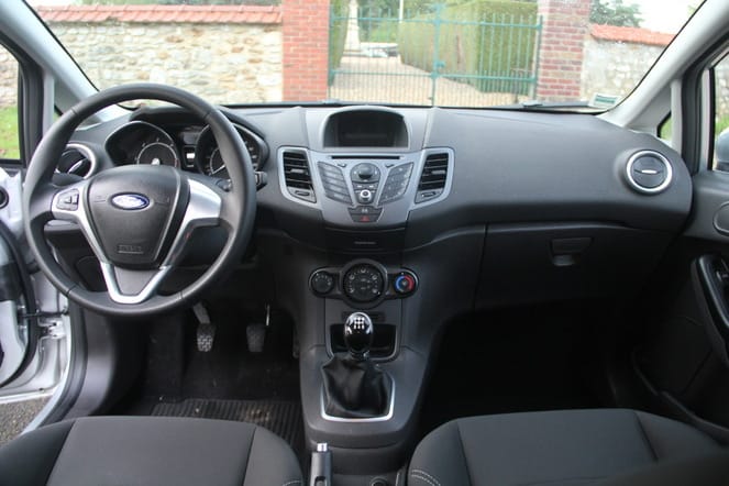 Ford Fiesta Business (CY-416-DV) avec Audio Bluetooth