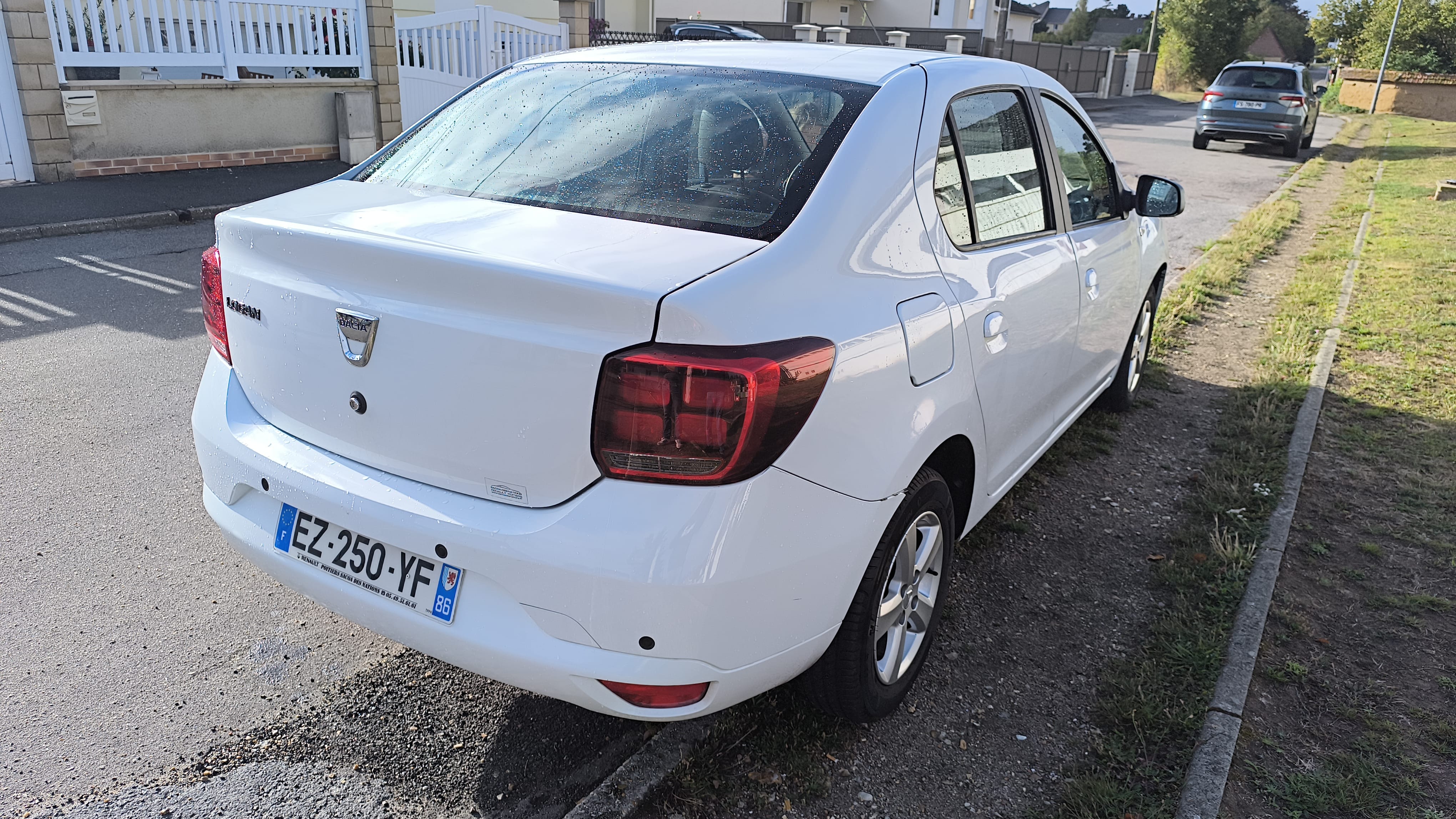 Dacia Logan avec Climatisation