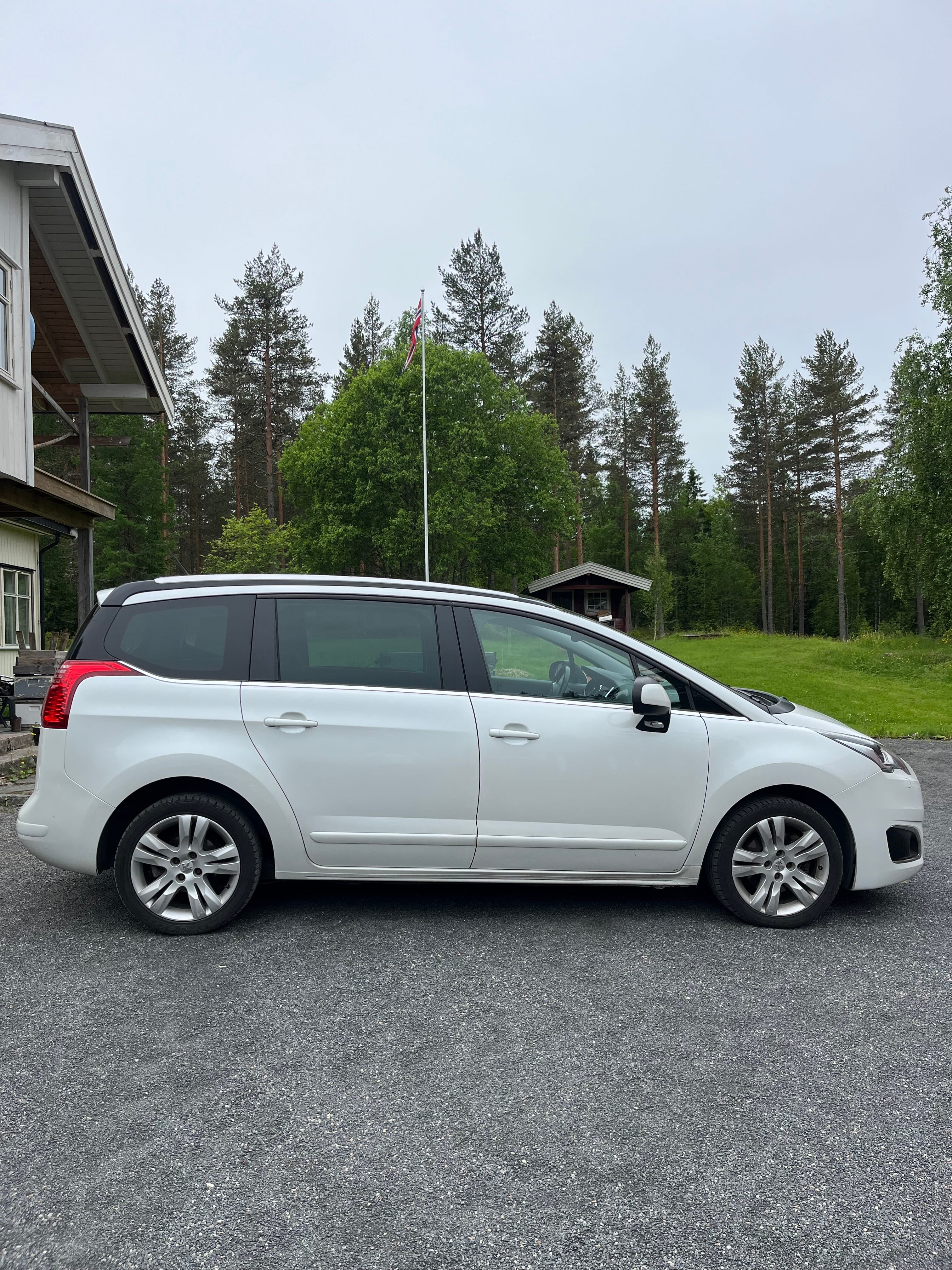 Peugeot 5008 med Ryggekamera