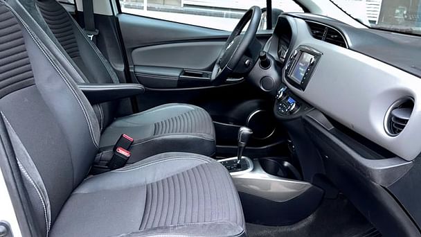 Toyota Yaris Hybrid 1,5 Bensin/Hybrid, Automat (Inkluder Beborkort parkering) med GPS