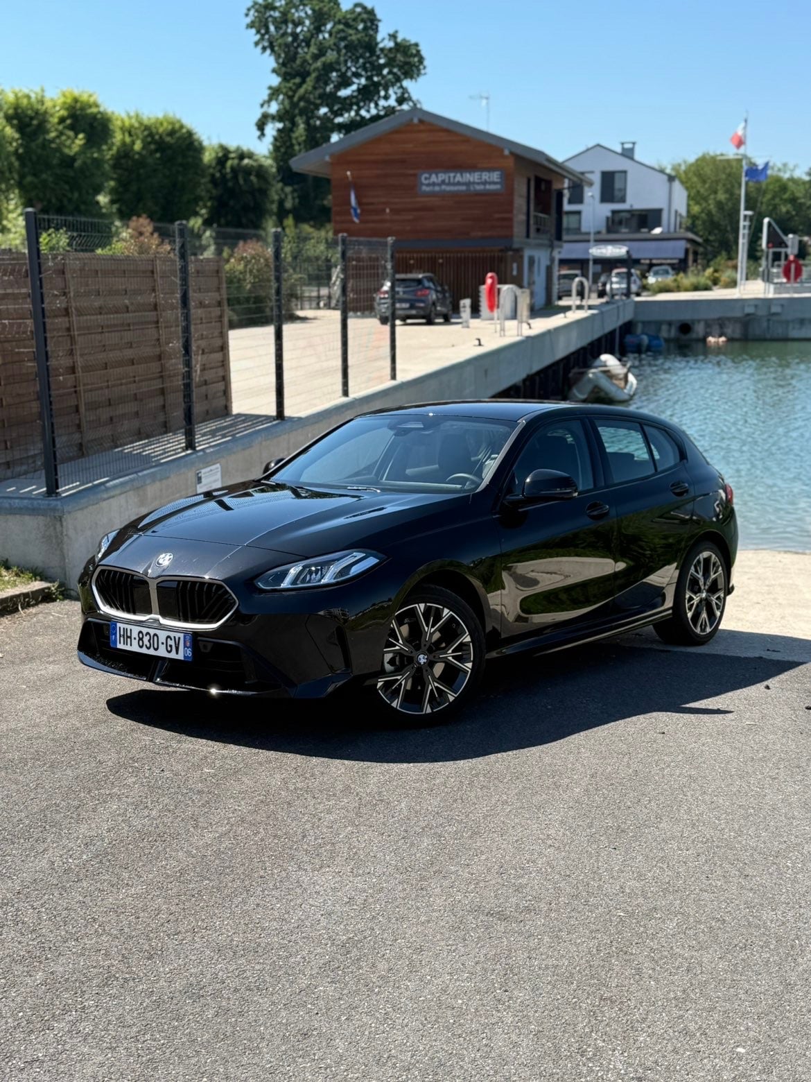 BMW Série 1, 2025, Essence 95 / Électrique (hybride), automatique