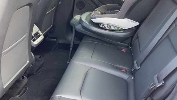 Tesla Model Y Long Range Firhjulstrekk med Vinterdekk
