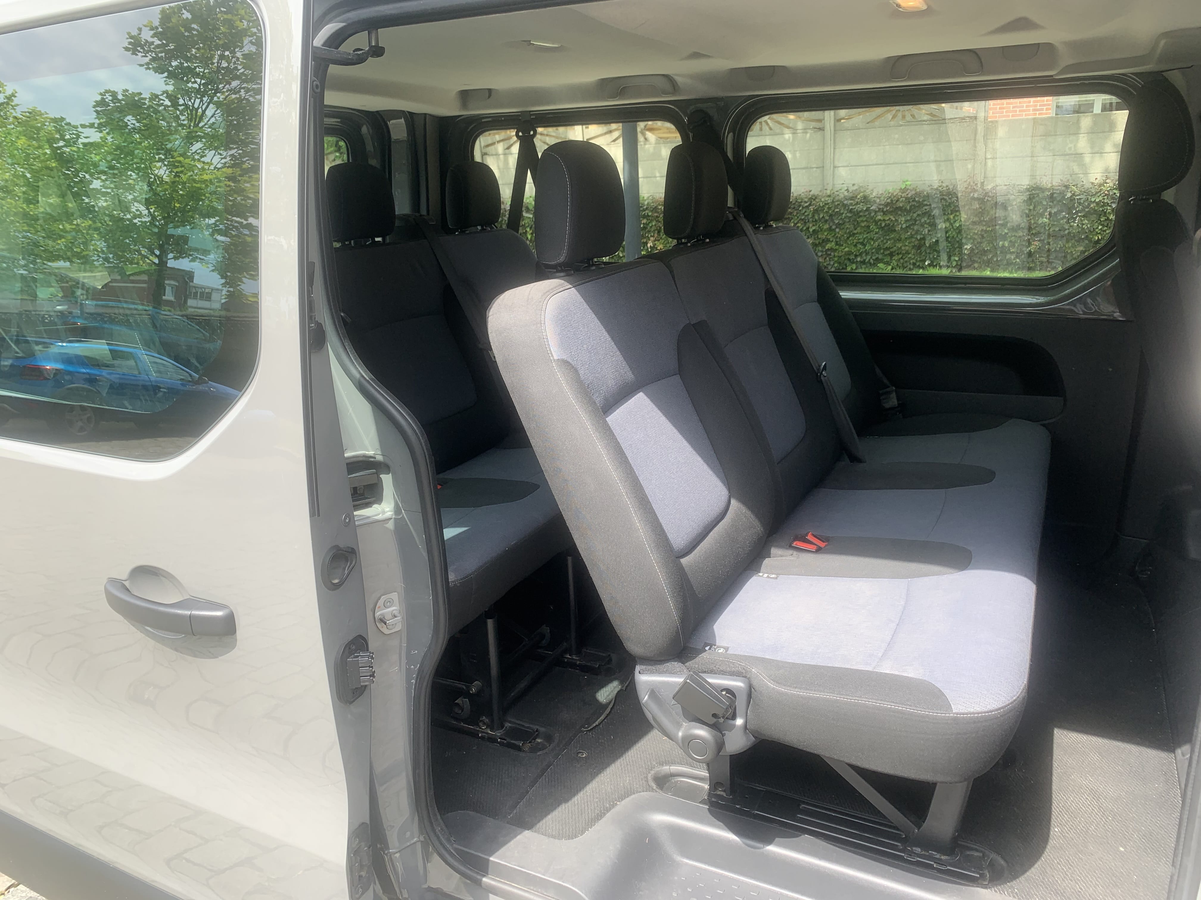 Opel Vivaro Combi avec Siège bébé