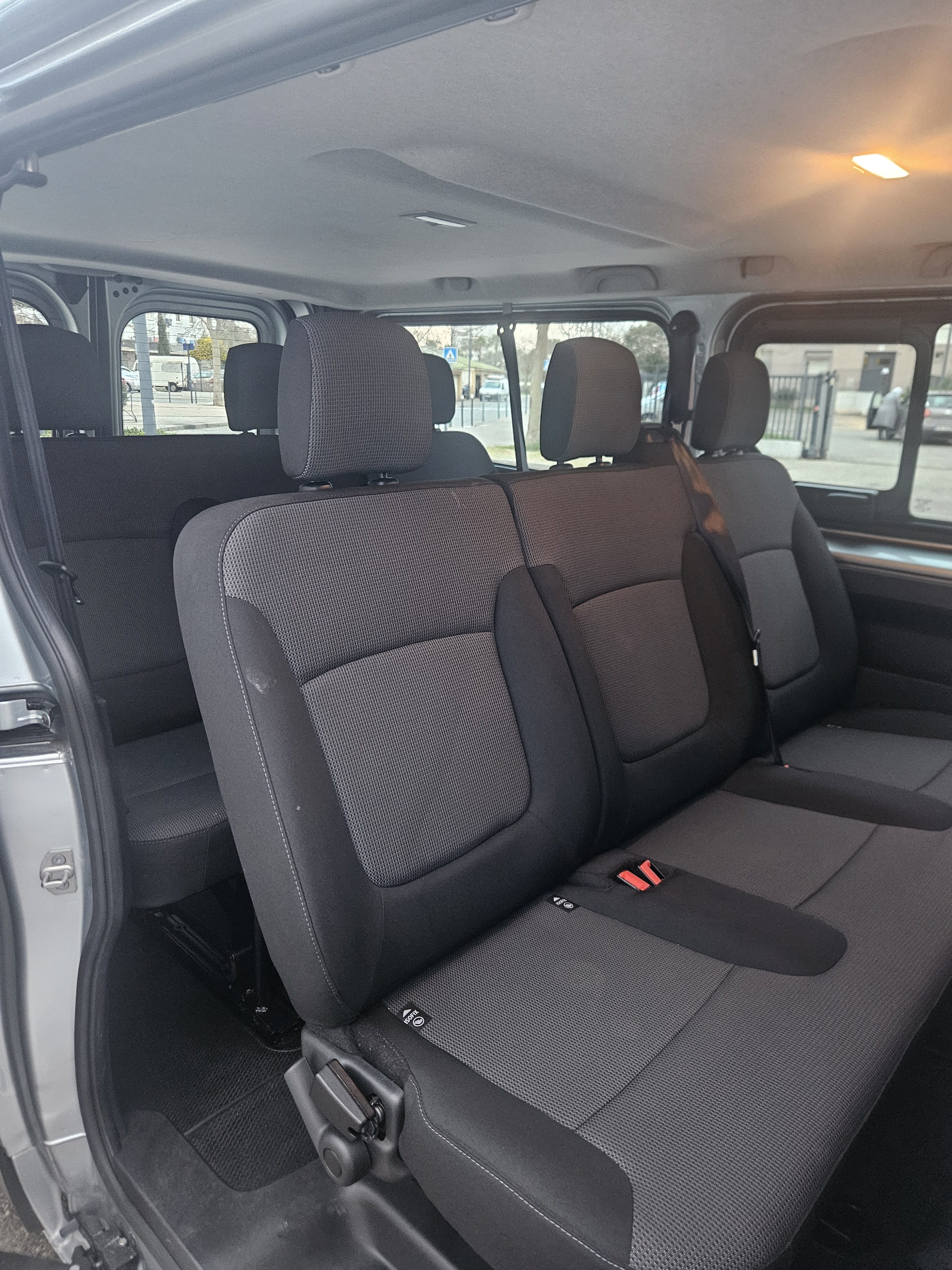 Renault Trafic Passenger minibus 9 places avec Chaines