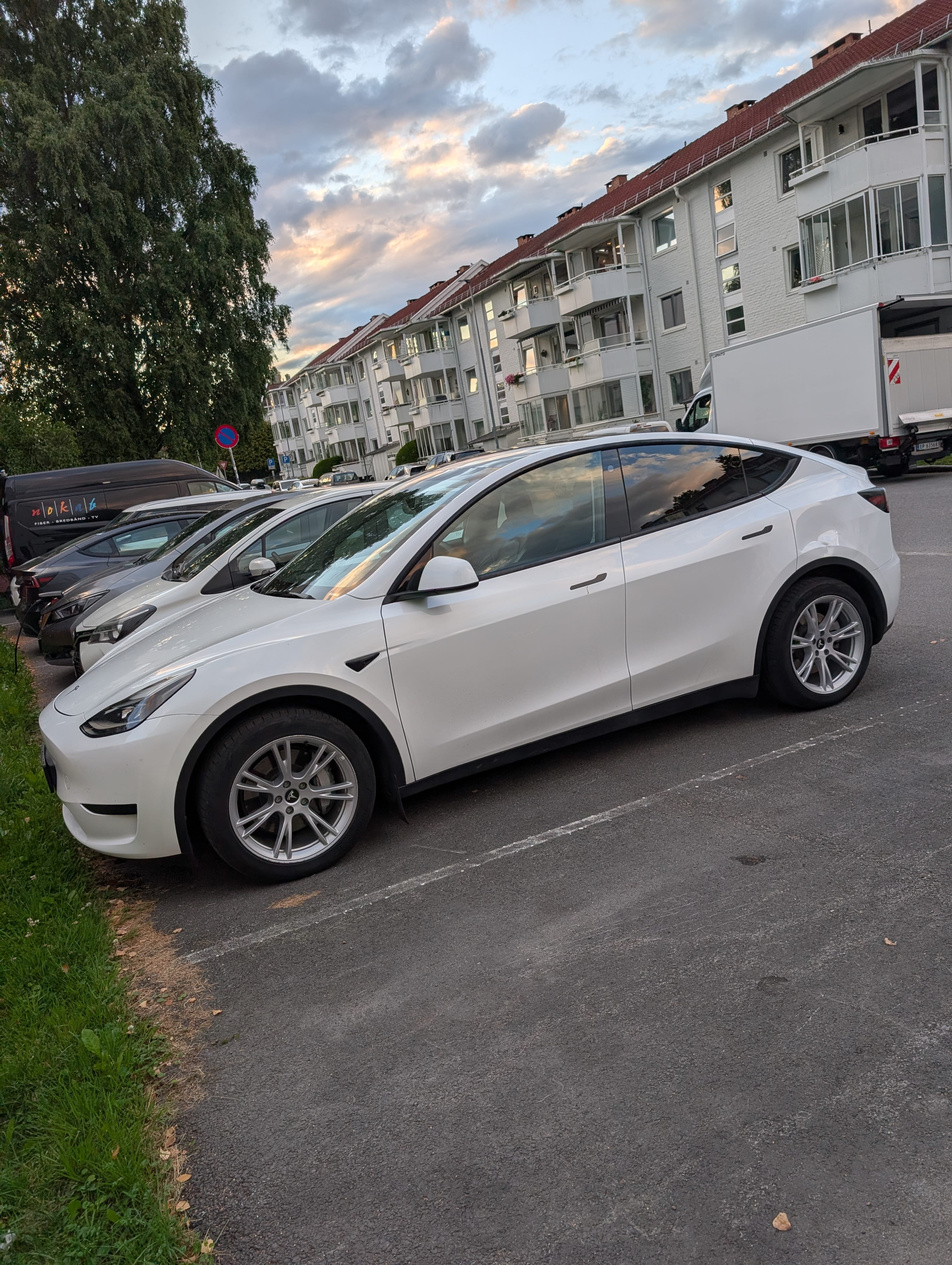 Tesla Model Y Standard Range, 2023, Electric, automatic
