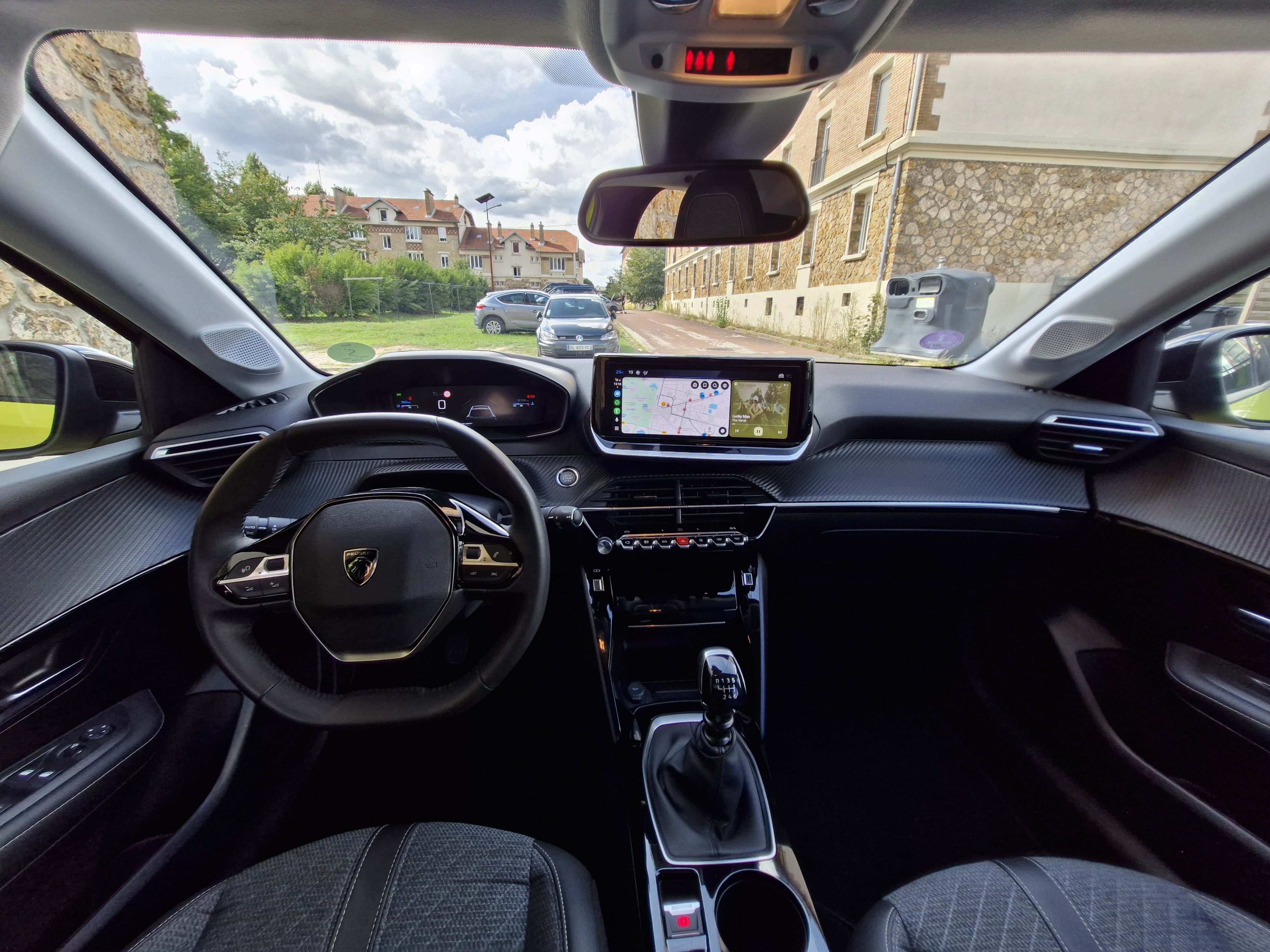 Peugeot 208 avec Entrée audio / iPod