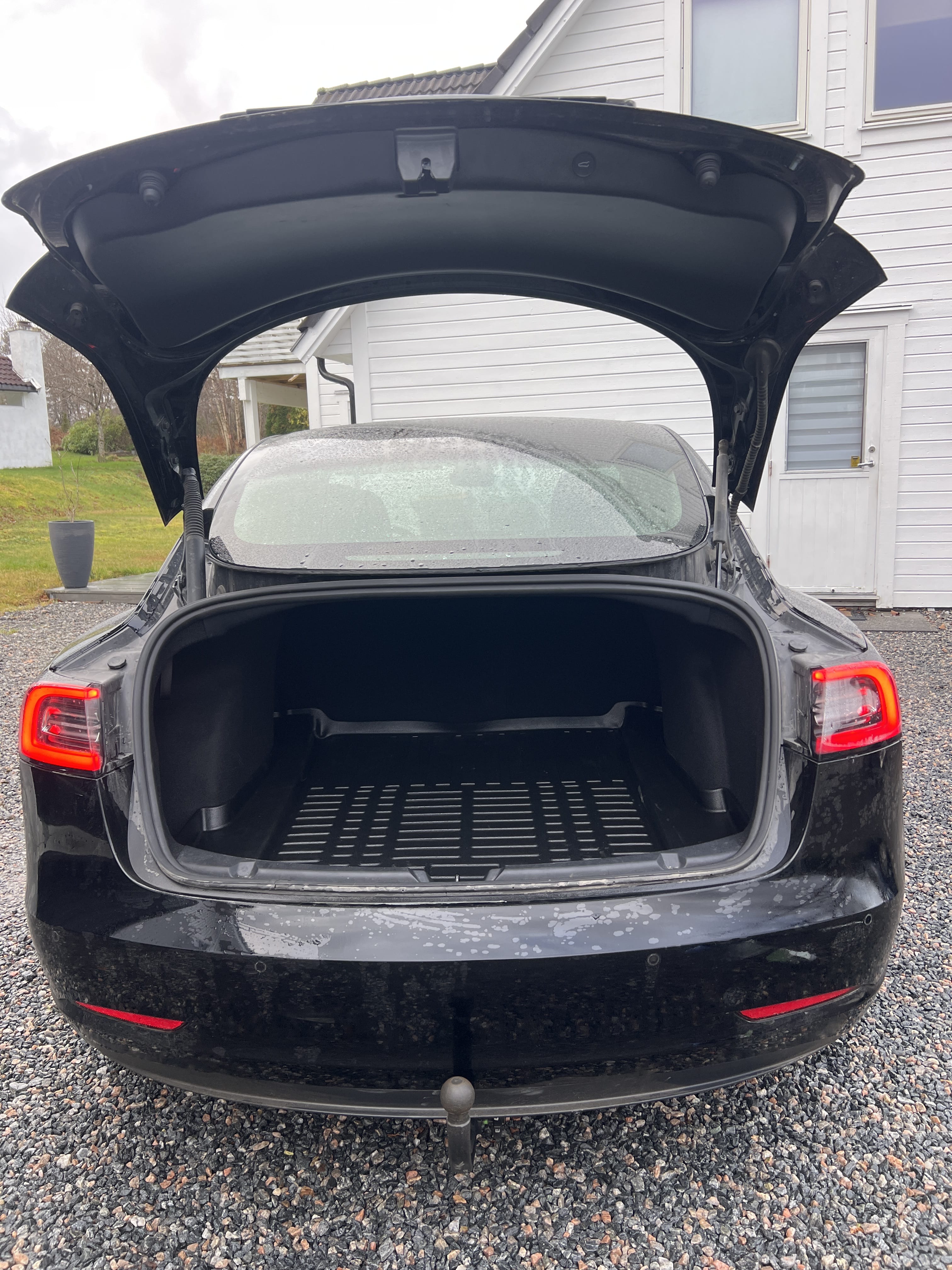 Tesla Model 3 Standard Range Plus med Cruisekontroll