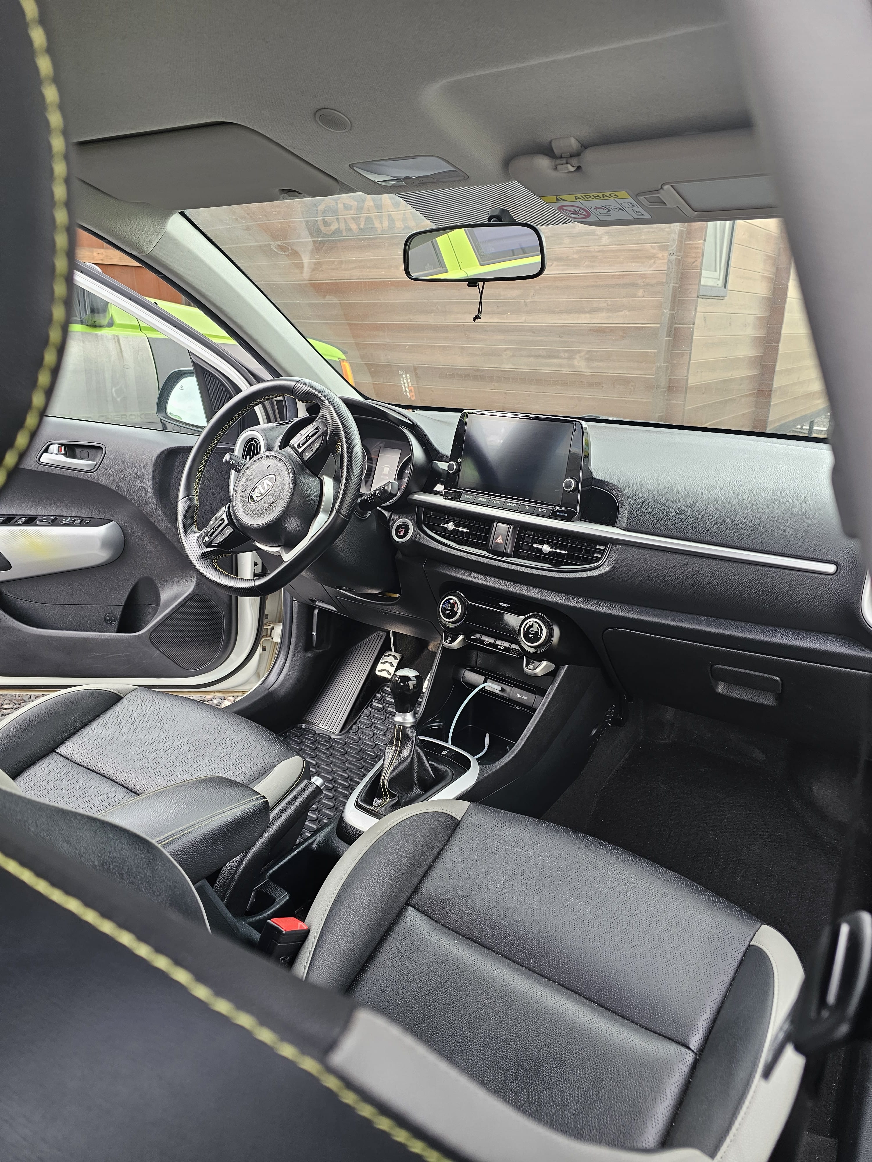 Kia Picanto 1.3 sin plomo 95 con Silla infantil