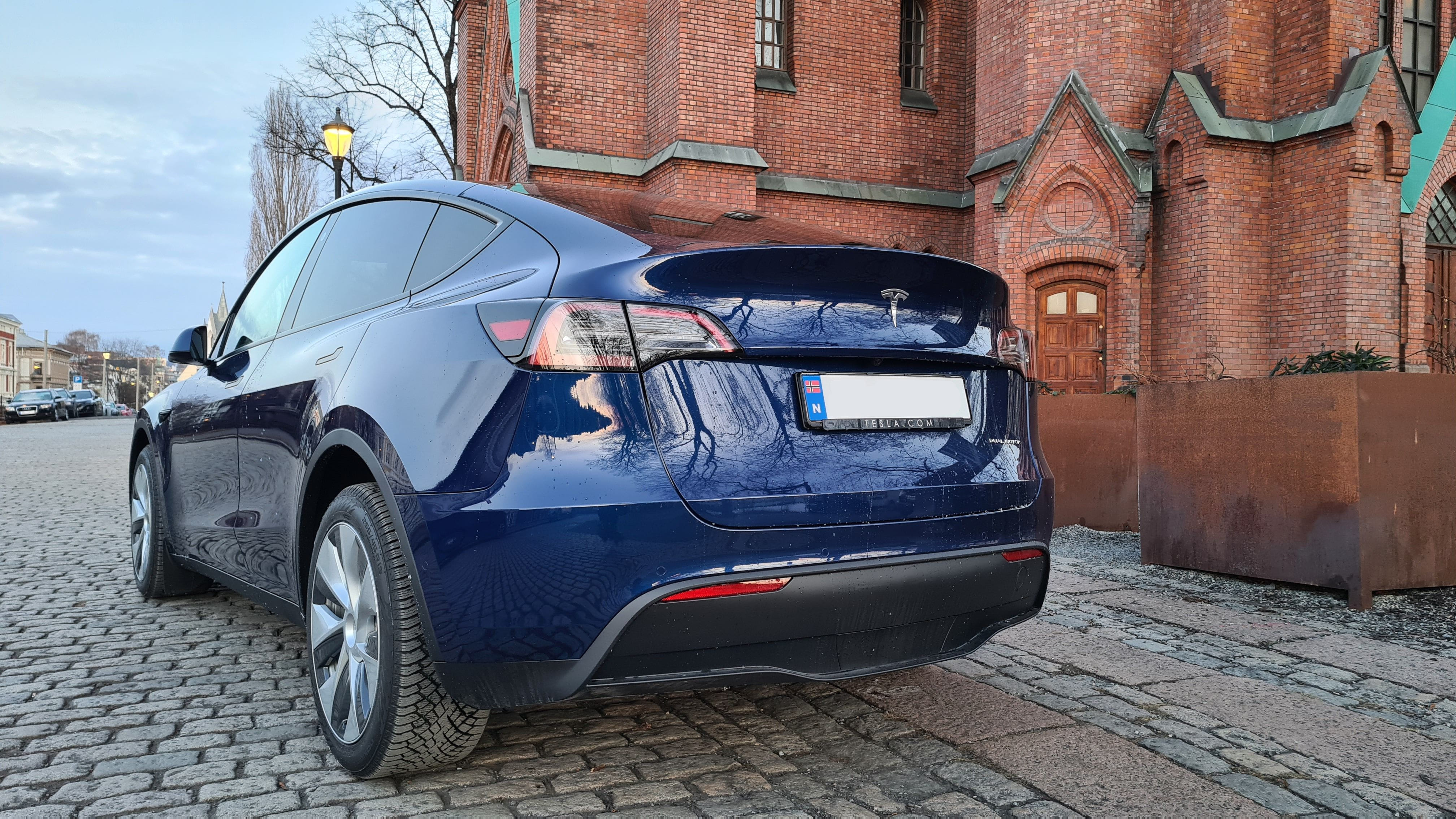 Tesla Model Y Long Range 4WD with GPS