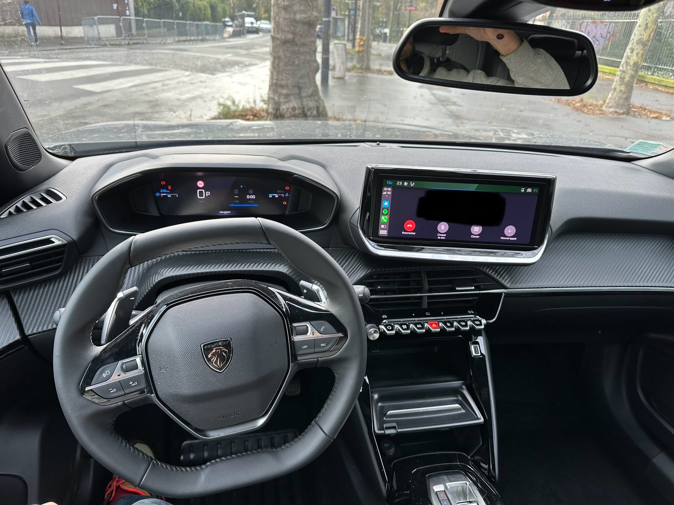 Peugeot 208 FS813 avec Audio Bluetooth