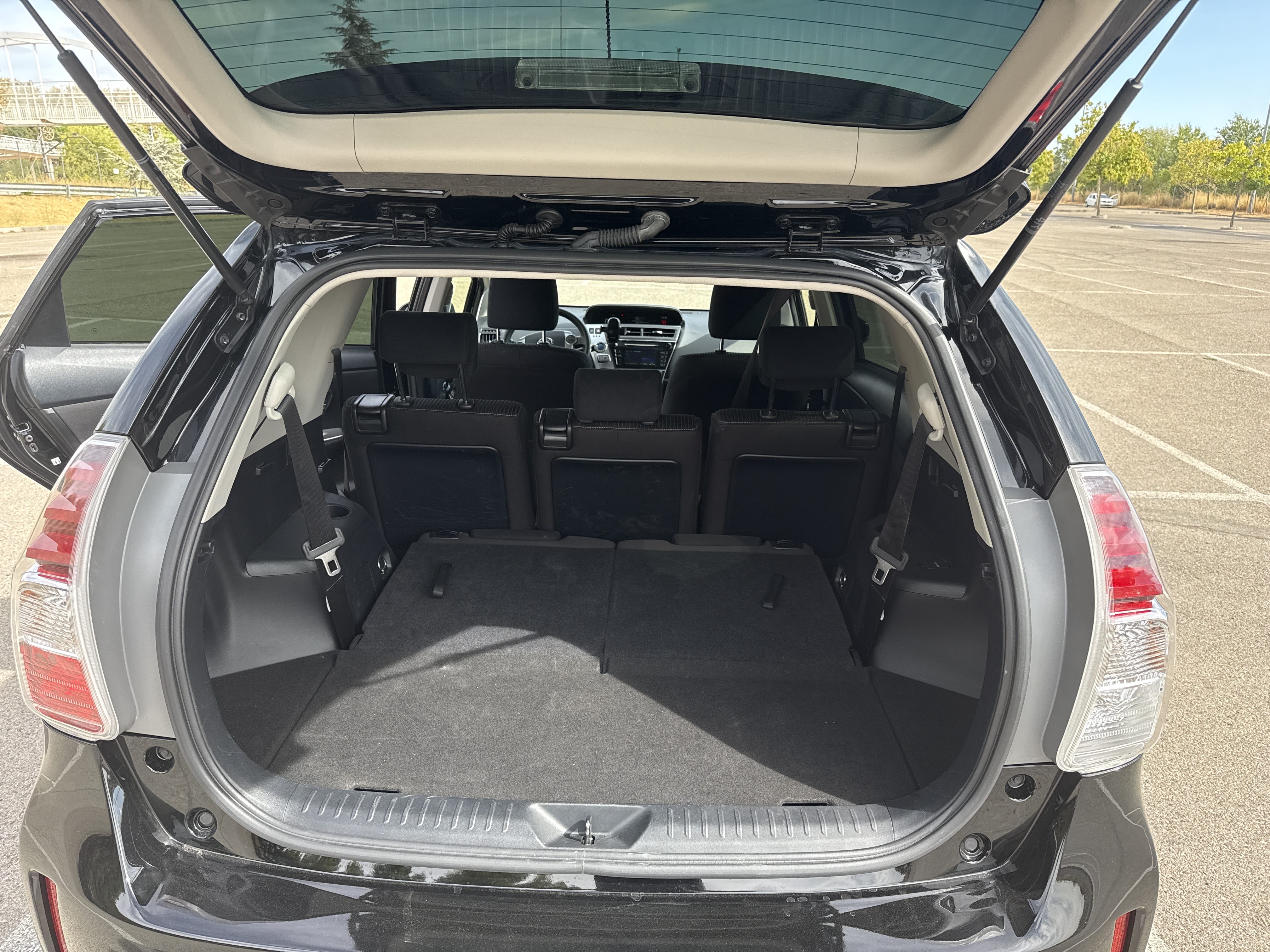 Toyota Prius + Hybrid 7 plazas met Autostoel baby