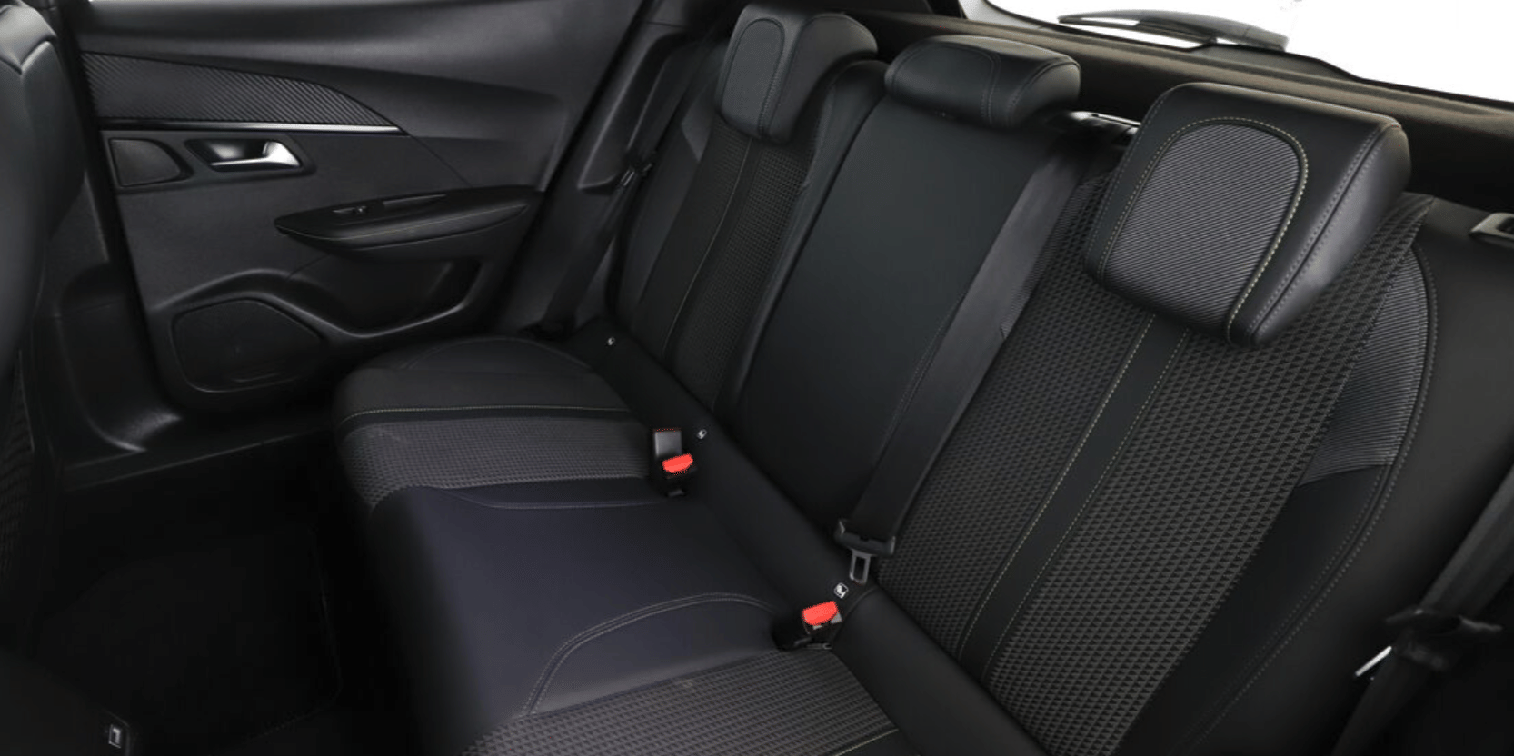 Peugeot 2008 con Silla infantil