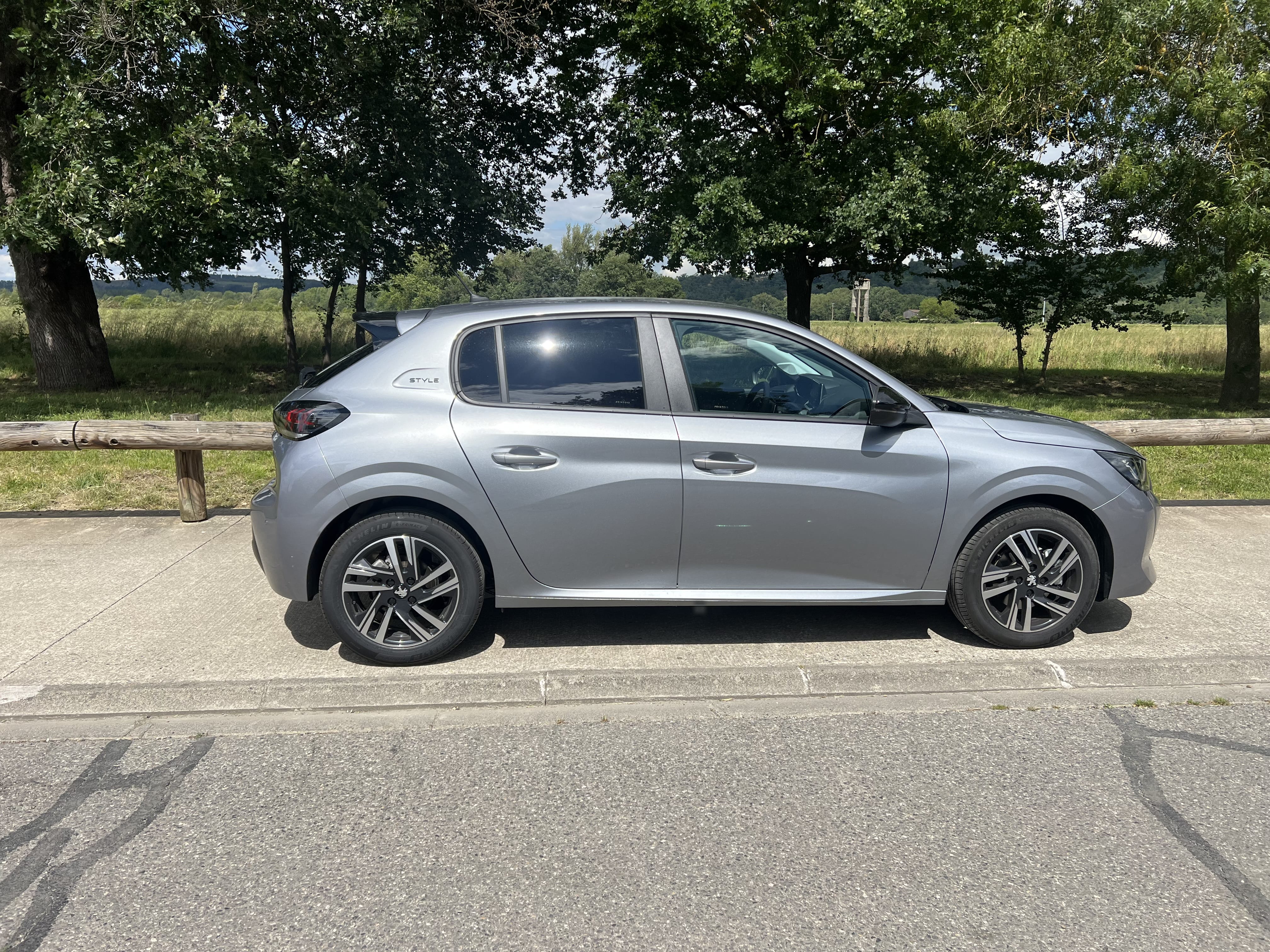 Peugeot 208 avec Climatisation