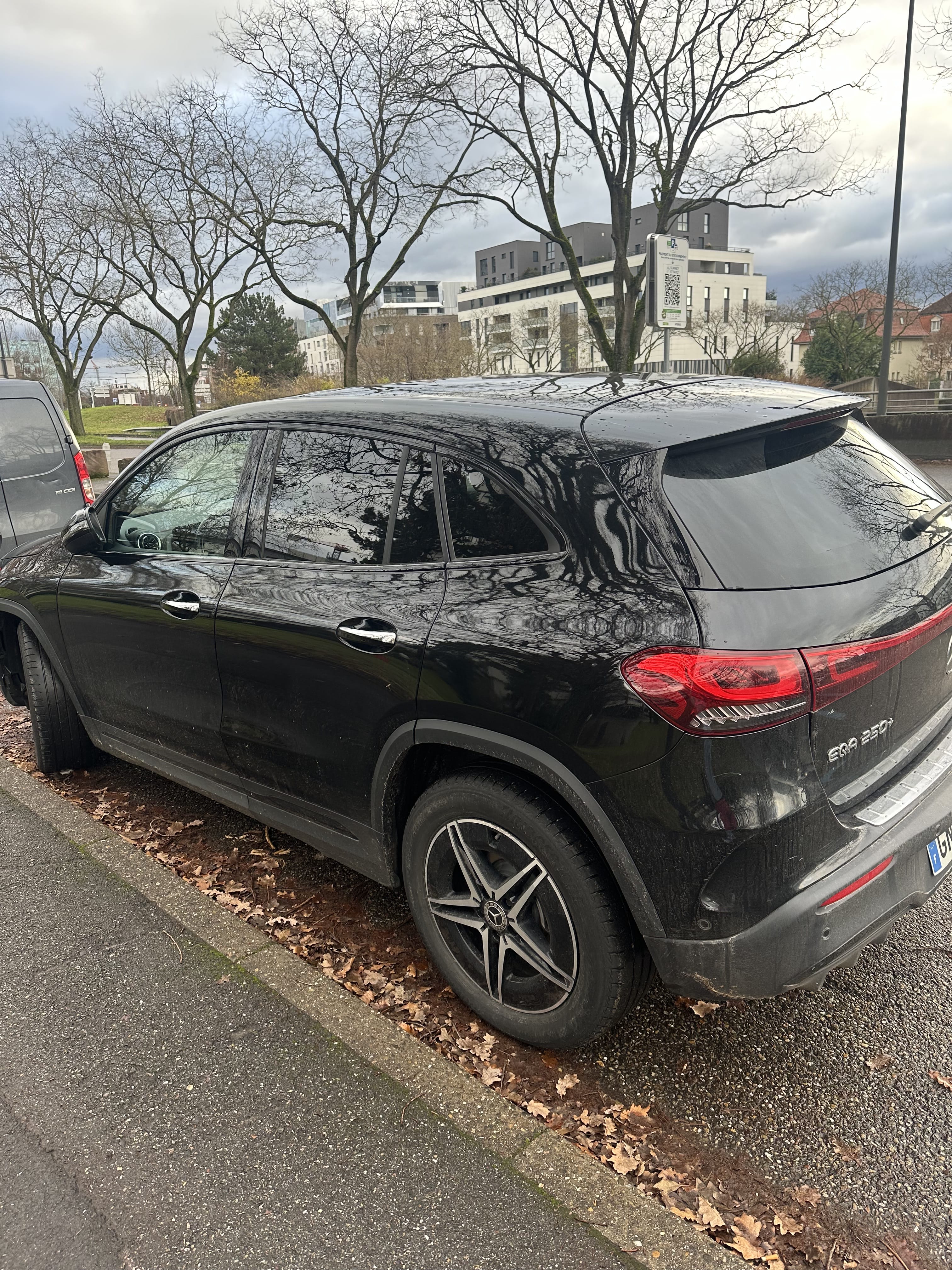 Mercedes-Benz EQA avec GPS