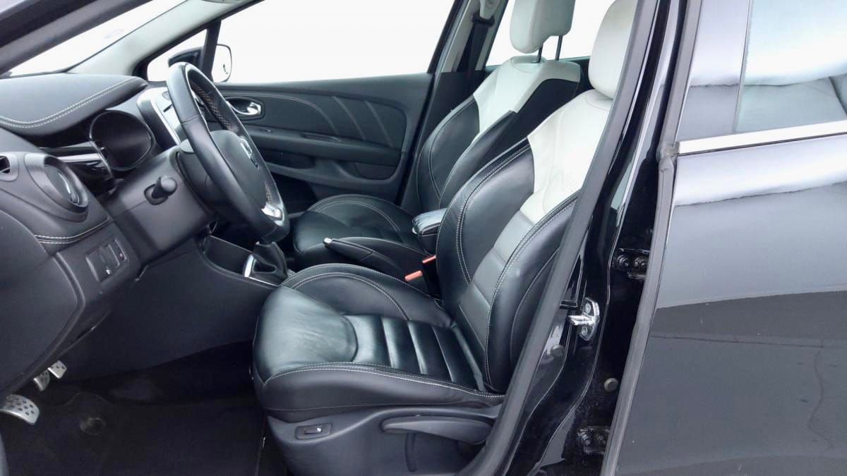 Renault Clio Initiale Paris — luxe & sportivité à 3 min aéroport, place dédiée avec Régulateur de vitesse