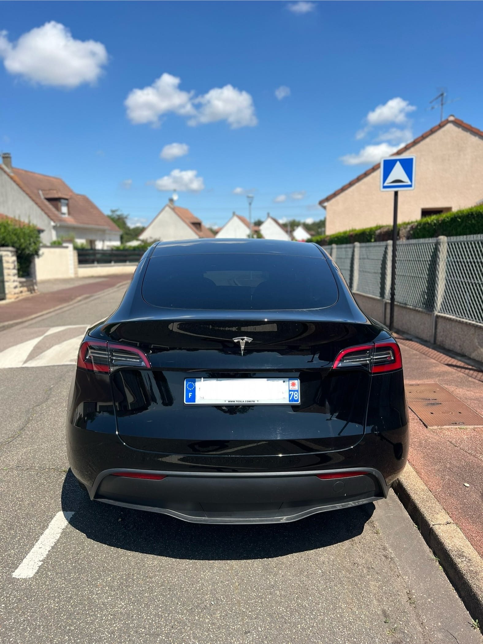 Tesla Model Y avec GPS