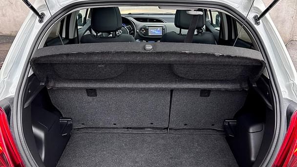 Toyota Yaris Hybrid 1,5 Bensin/Hybrid, Automat (Inkluder Beborkort parkering) med Vinterdekk