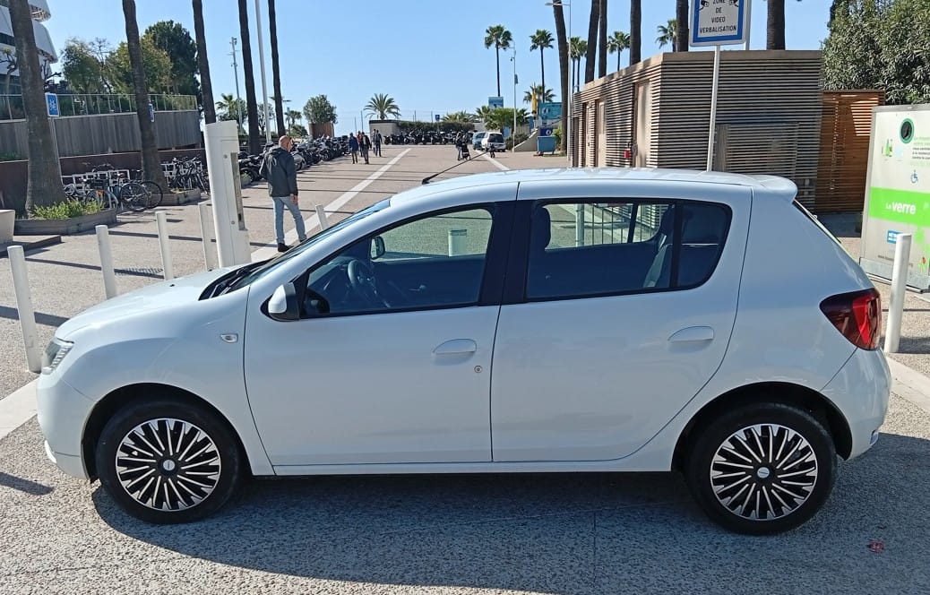 Dacia Sandero avec Climatisation