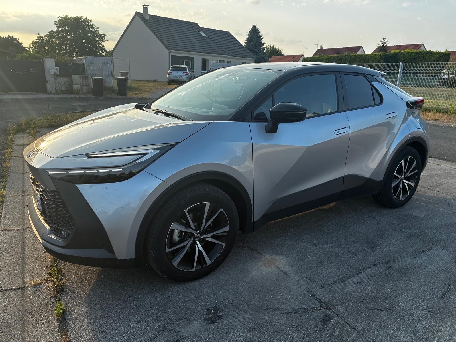 Toyota C-HR Hybrid, 2024, Essence 95 / Électrique (hybride), automatique