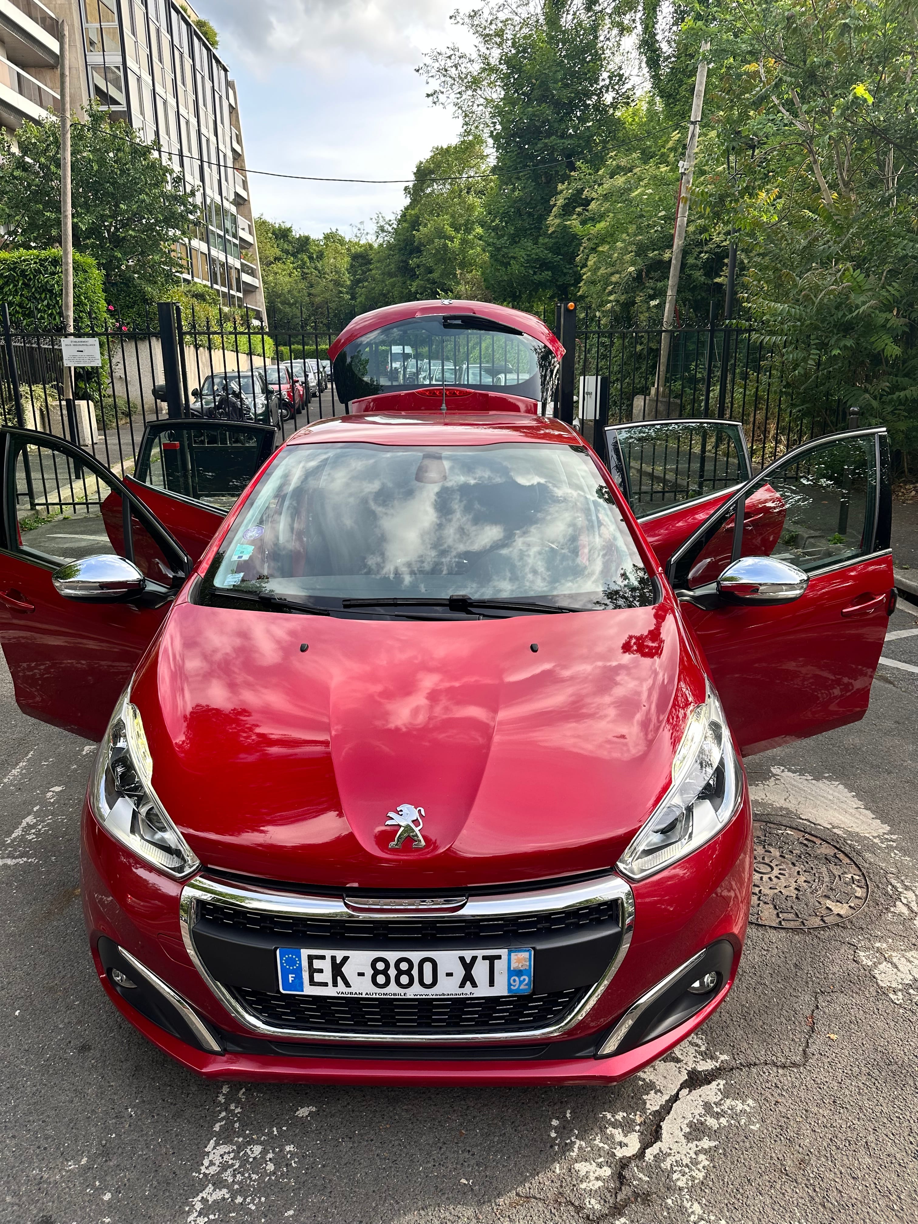 Peugeot 208 1.2 - CarPlay & AndroidAuto avec Apple CarPlay